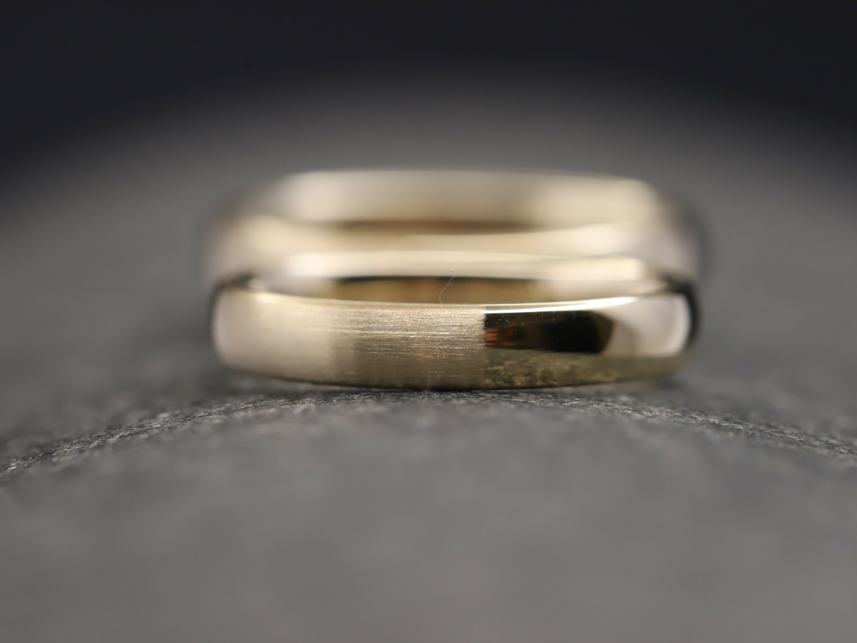 Trauringe in 585er Sattgelbgold Ovales Profil mit 1,5mm Stärke – Bild 5
