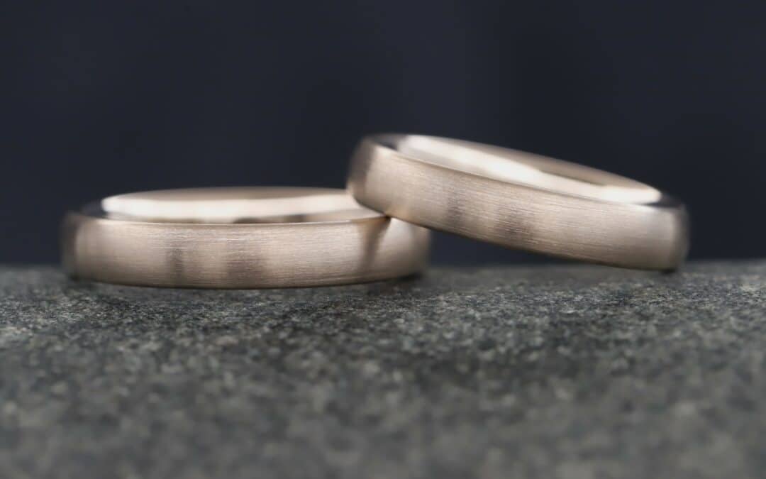 Trauringe in 585er Haselnuss farbenes Gold