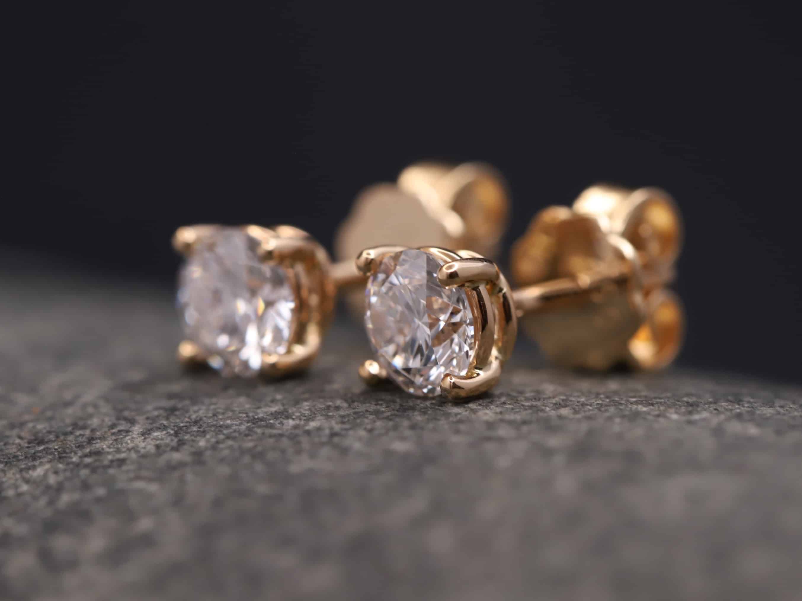 0,691ct Brillantstecker in 750er Rosegold mit einer Viergriff Fassung (4 Krappen je Stein, synthetische Brillanten) – Bild 3