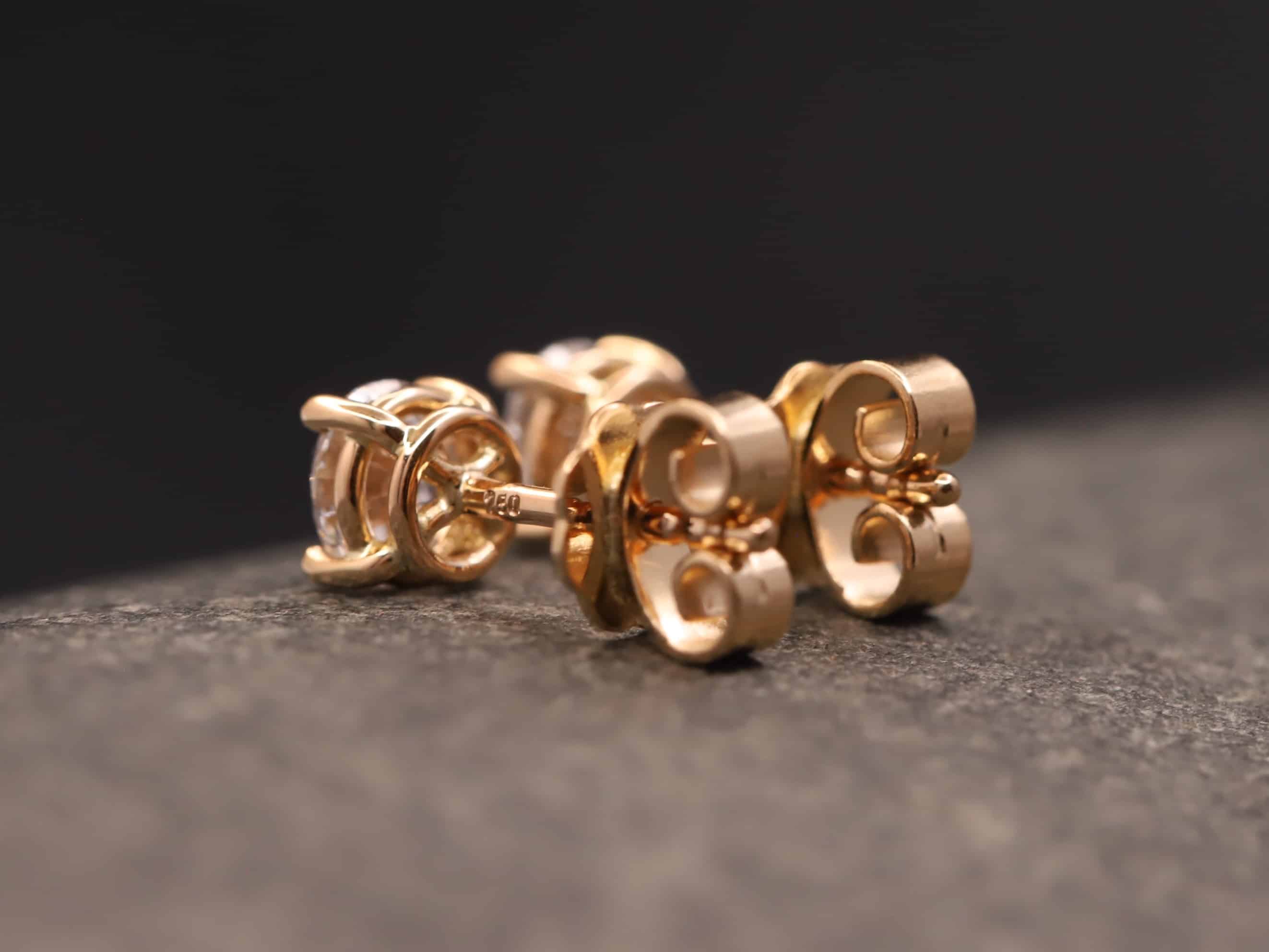 0,691ct Brillantstecker in 750er Rosegold mit einer Viergriff Fassung (4 Krappen je Stein, synthetische Brillanten) – Bild 5