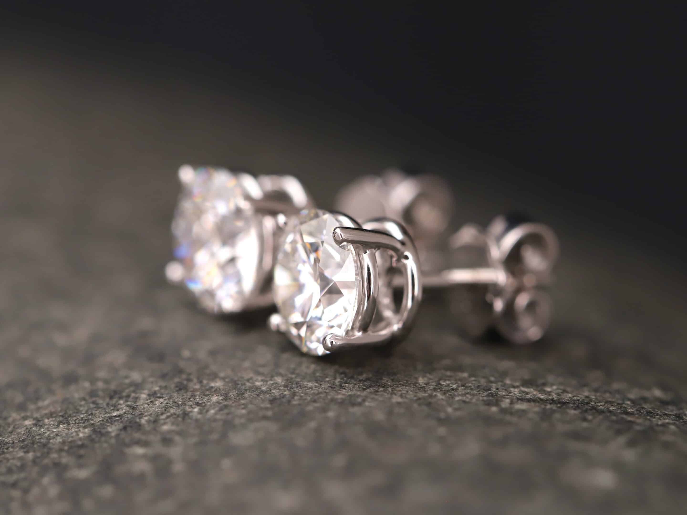3,14ct Brillantstecker in 750er Weißgold mit einer Viergriff Fassung (4 Krappen je Stein, synthetische Brillanten) – Bild 5