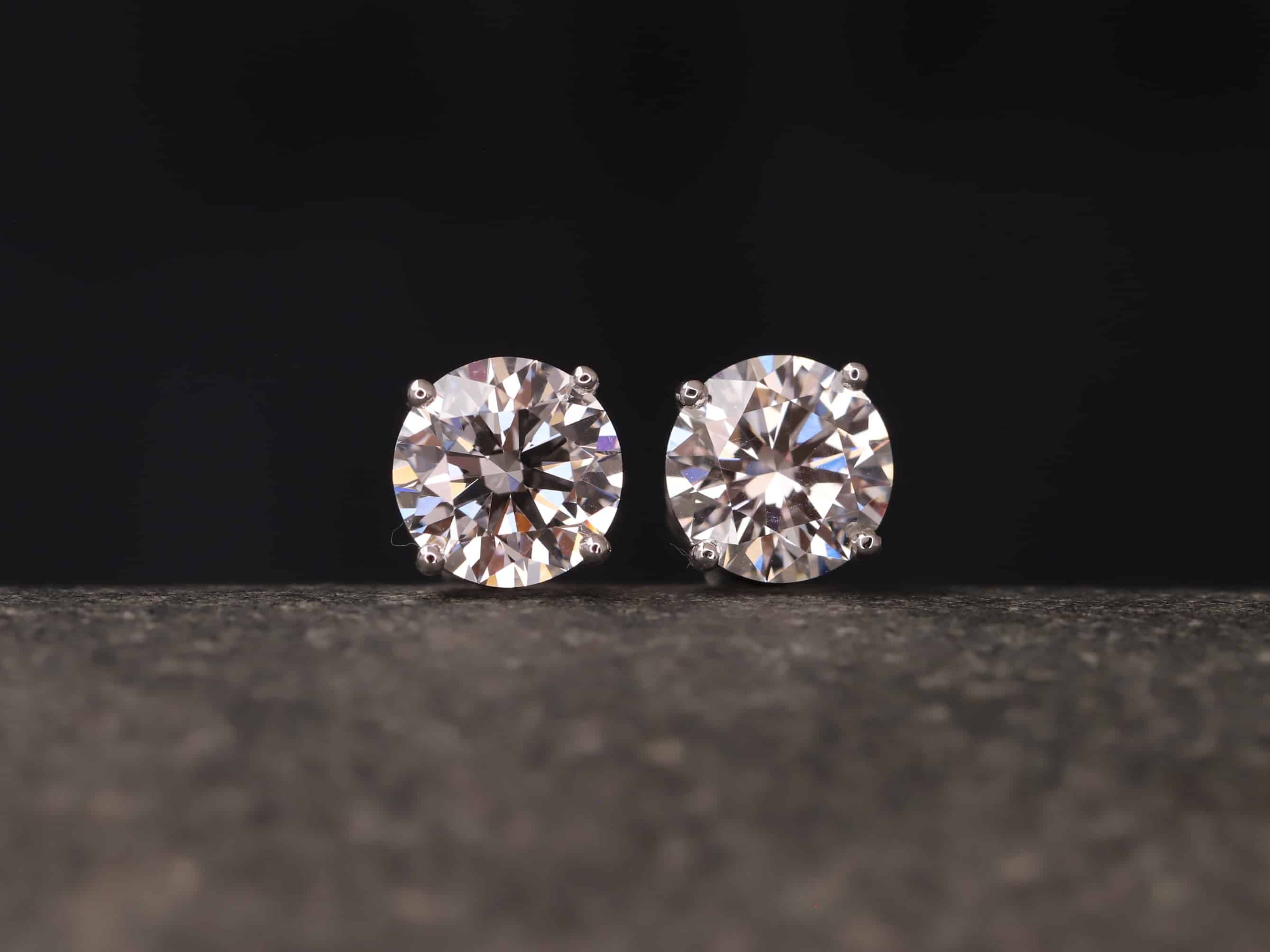 3,14ct Brillantstecker in 750er Weißgold mit einer Viergriff Fassung (4 Krappen je Stein, synthetische Brillanten) – Bild 6