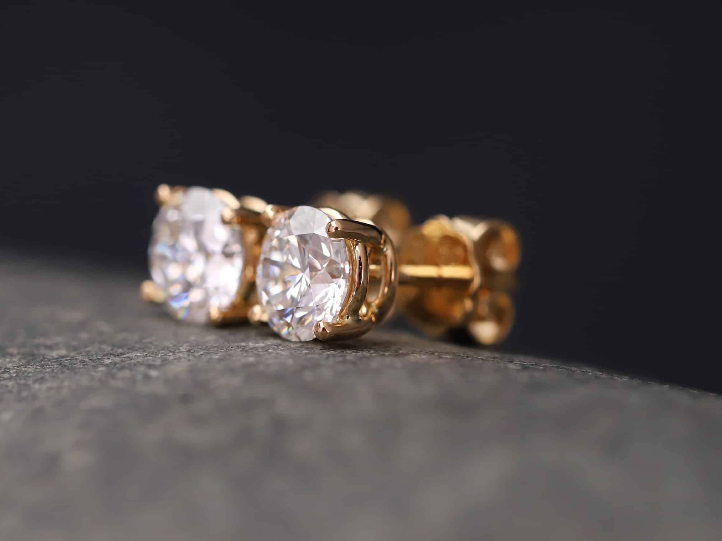 2,ct Brillantstecker in 750er Rosegold mit einer Viergriff Fassung (4 Krappen je Stein, synthetische Brillanten) – Bild 2