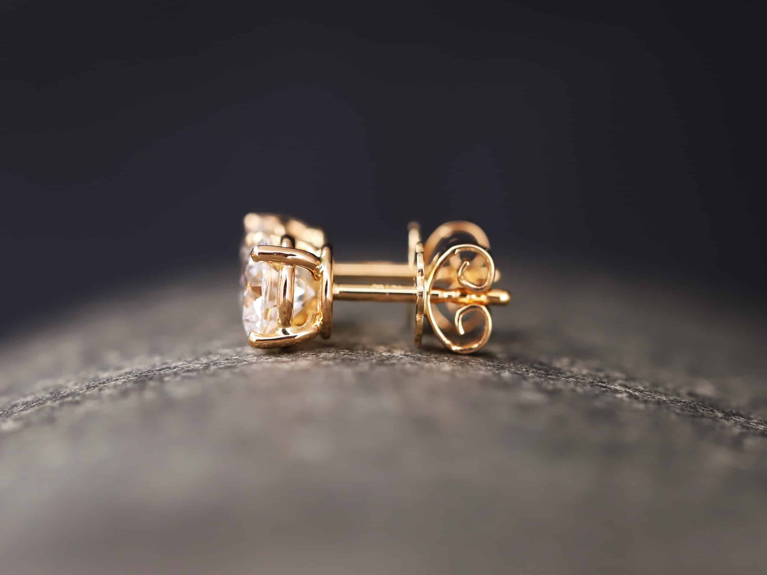 2,ct Brillantstecker in 750er Rosegold mit einer Viergriff Fassung (4 Krappen je Stein, synthetische Brillanten) – Bild 3
