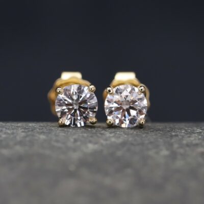 1,088ct Brillantstecker in 585er Gelbgold mit einer Viergriff Fassung (4 Krappen je Stein, synthetische Brillanten)