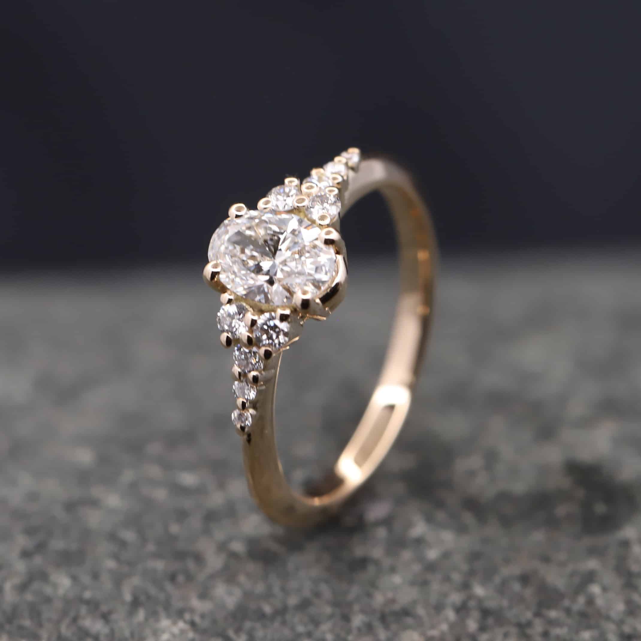 Verlobungsring 585er Rosegold mit 0,74ct synthetischen Ovalem Diamanten – Bild 2