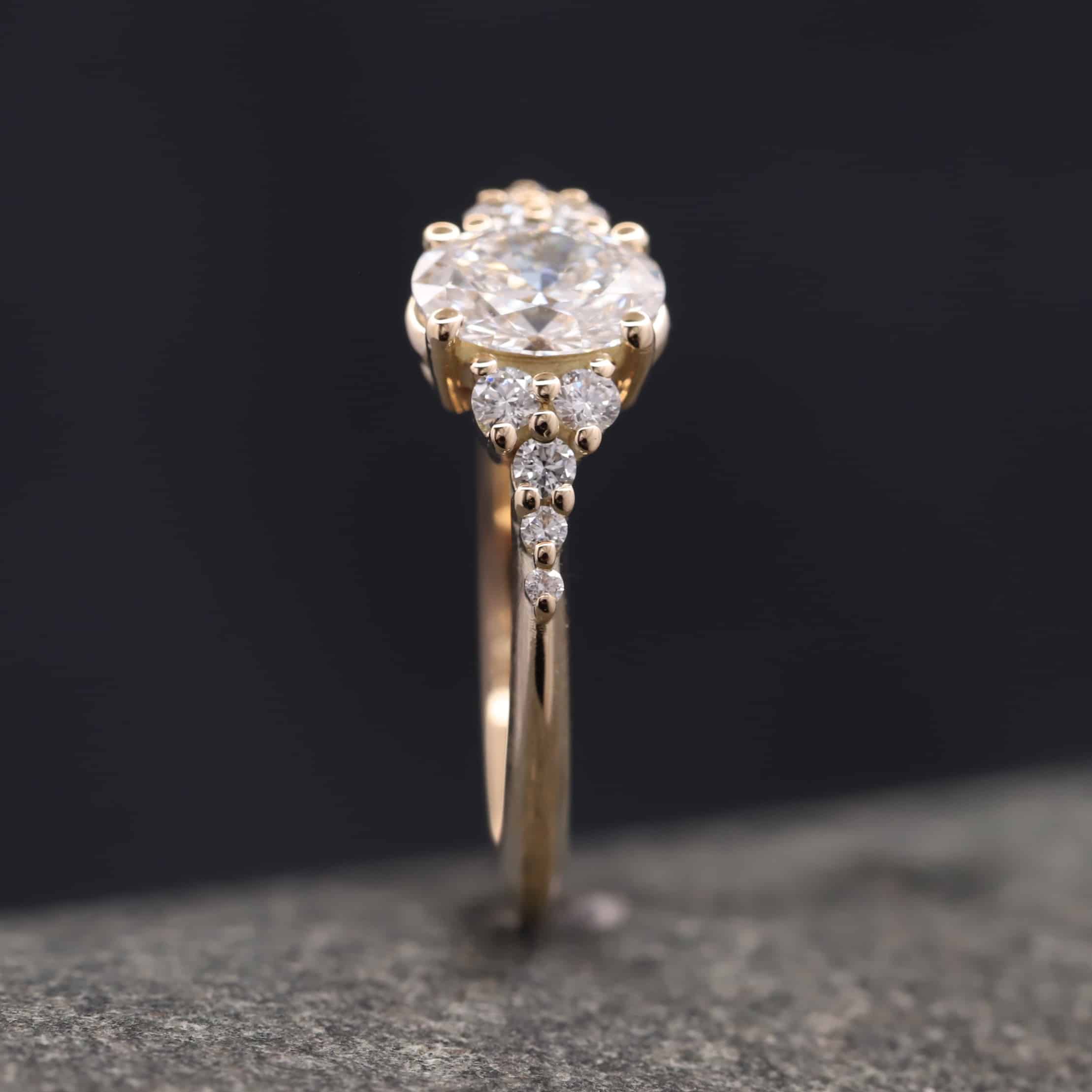 Verlobungsring 585er Rosegold mit 0,74ct synthetischen Ovalem Diamanten – Bild 3