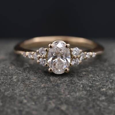 Verlobungsring 585er Rosegold mit 0,74ct synthetischen Ovalem Diamanten