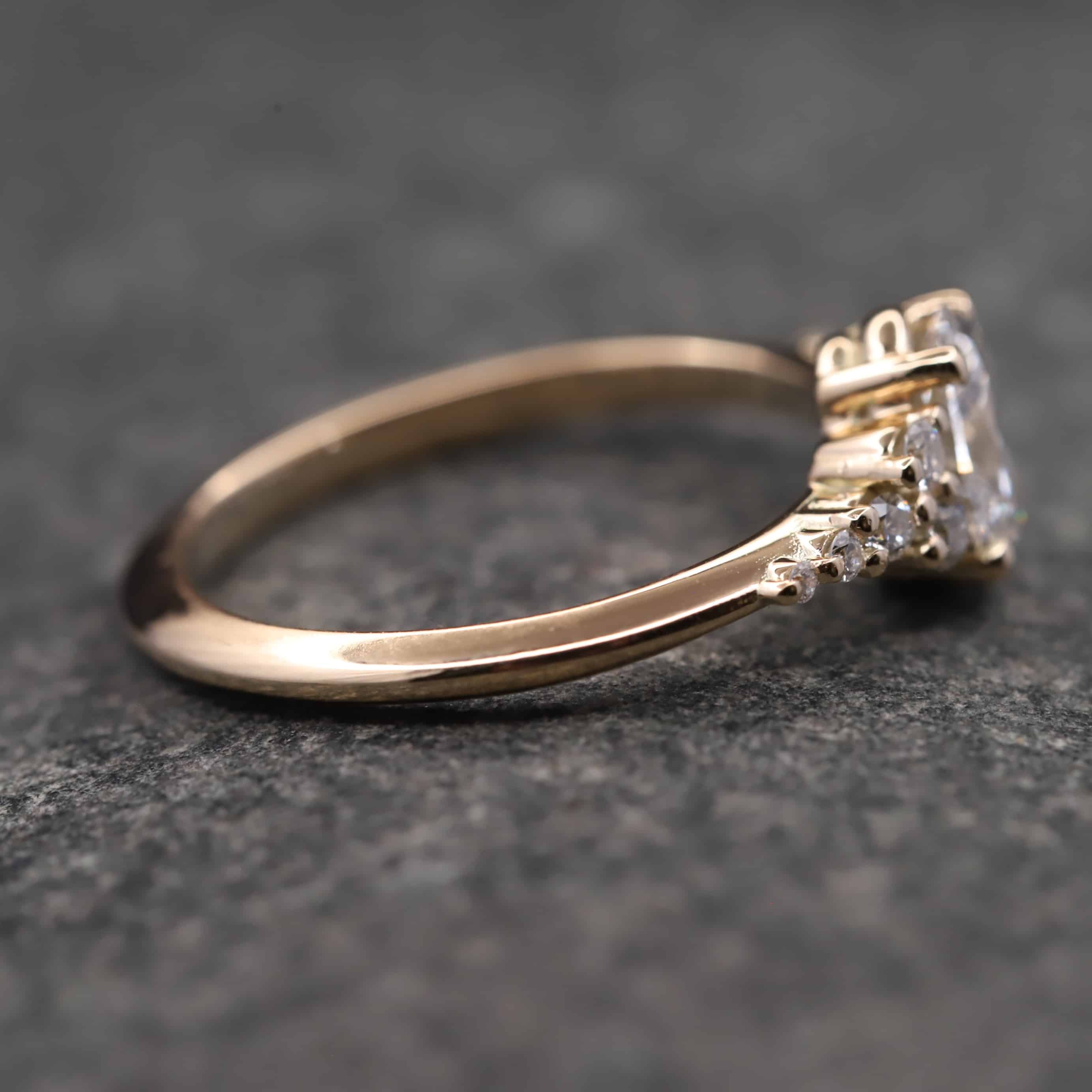 Verlobungsring 585er Rosegold mit 0,74ct synthetischen Ovalem Diamanten – Bild 4