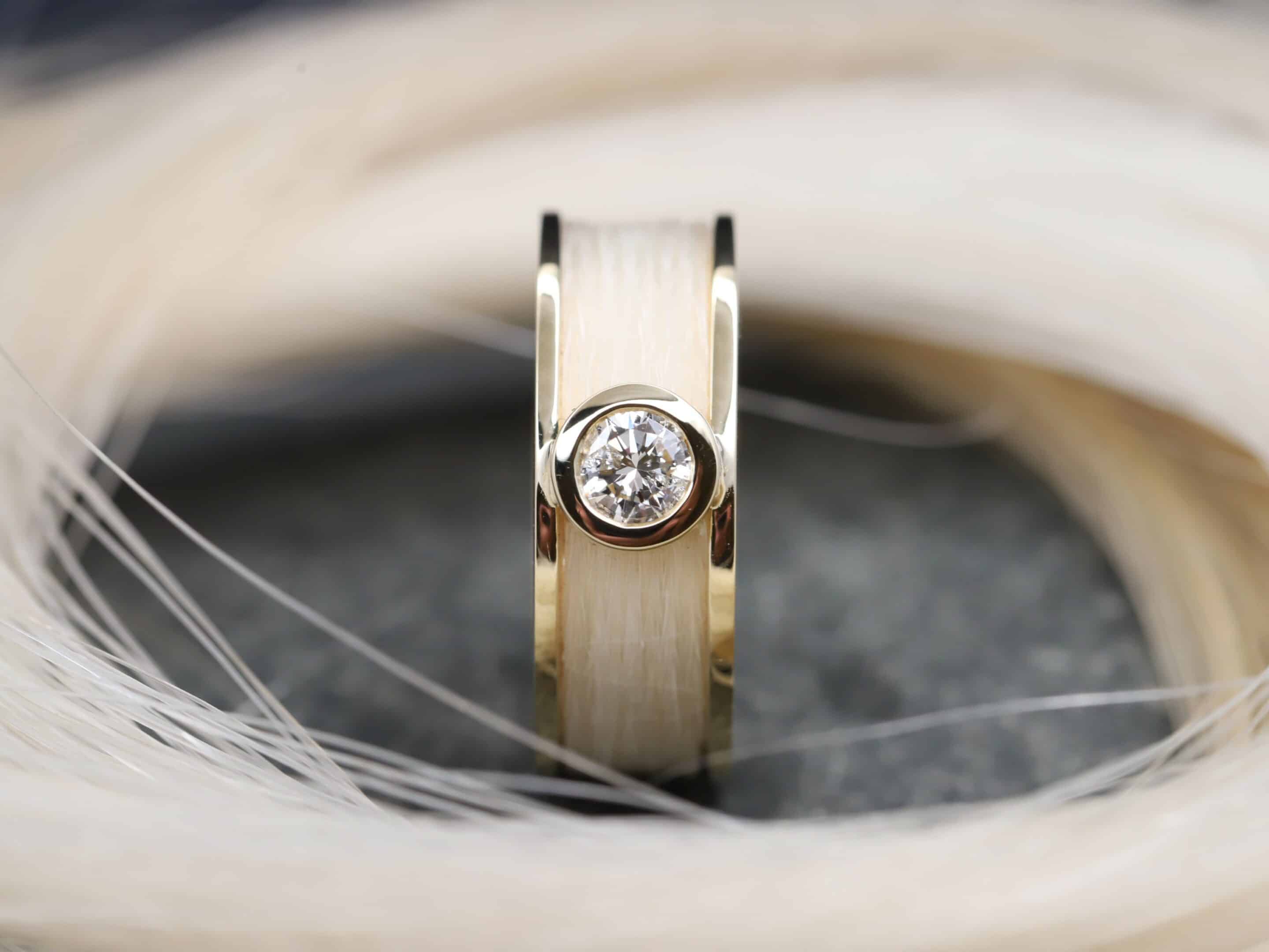 Pferdehaarring 585er Gelbgold mit 0,5ct großem Brillant – Bild 3