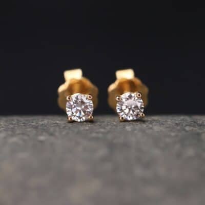 0,4ct Brillantstecker in 585er Rosegold mit einer Viergriff Fassung (4 Krappen je Stein, synthetische Brillanten)
