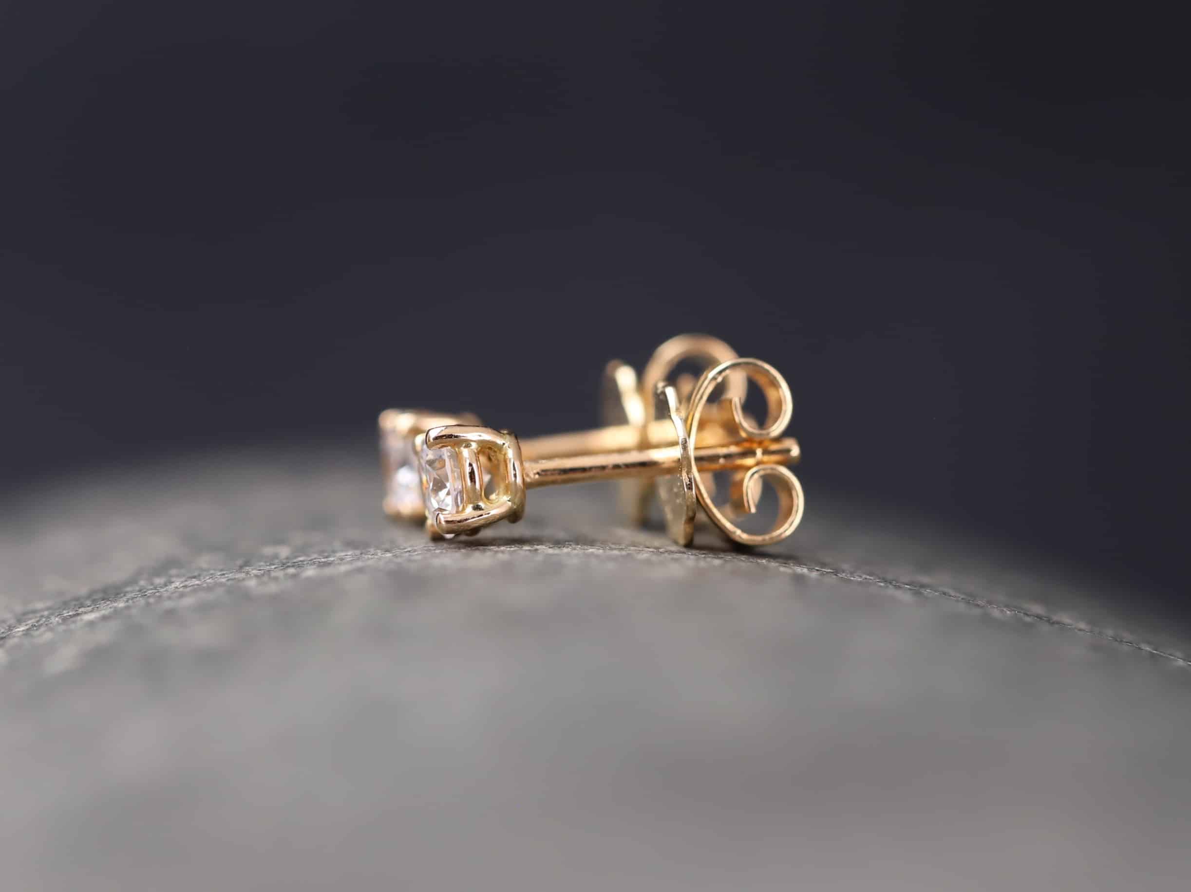 0,4ct Brillantstecker in 585er Rosegold mit einer Viergriff Fassung (4 Krappen je Stein, synthetische Brillanten) – Bild 2