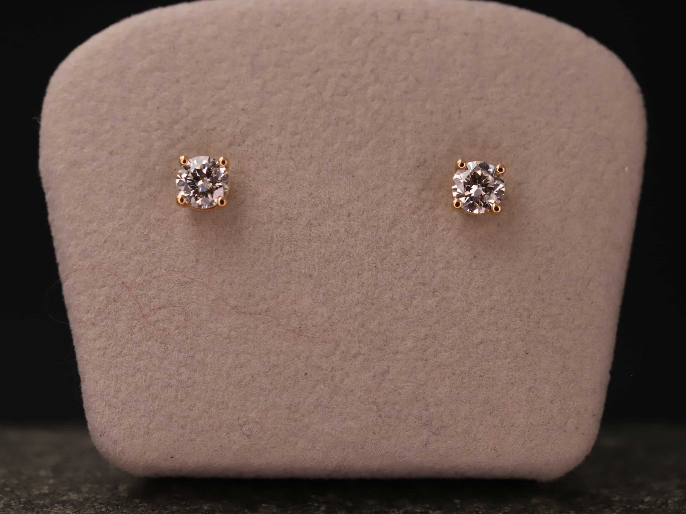 0,4ct Brillantstecker in 585er Rosegold mit einer Viergriff Fassung (4 Krappen je Stein, synthetische Brillanten) – Bild 4