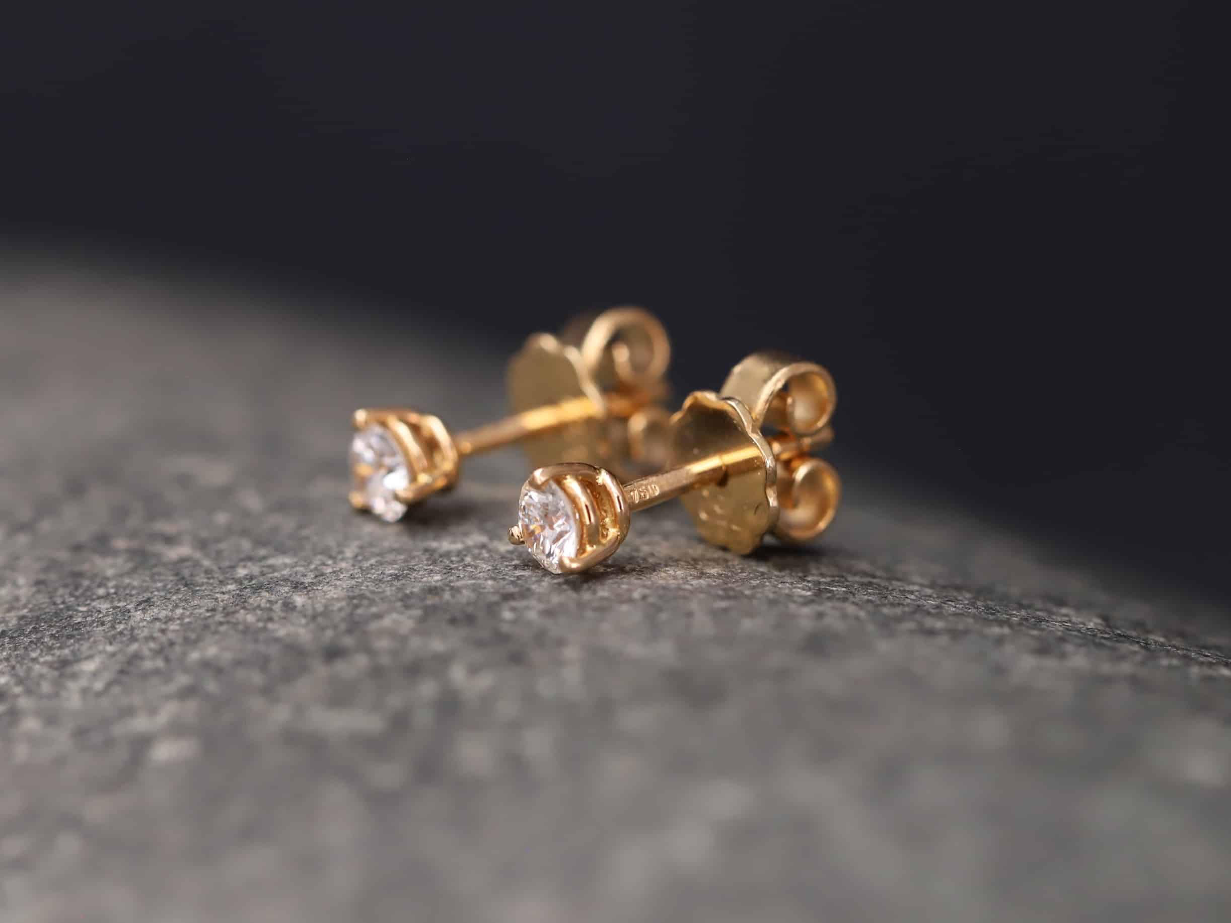 0,3ct Brillantstecker in 585er Rosegold mit einer Viergriff Fassung (3 Krappen je Stein, synthetische Brillanten) – Bild 2