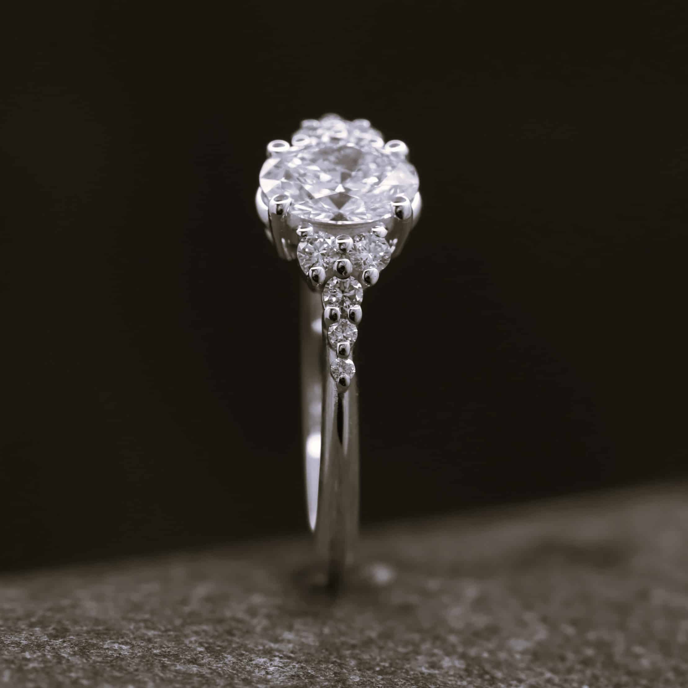 Verlobungsring 585er Weißgold mit 0,74ct synthetischen Ovalem Diamanten – Bild 7