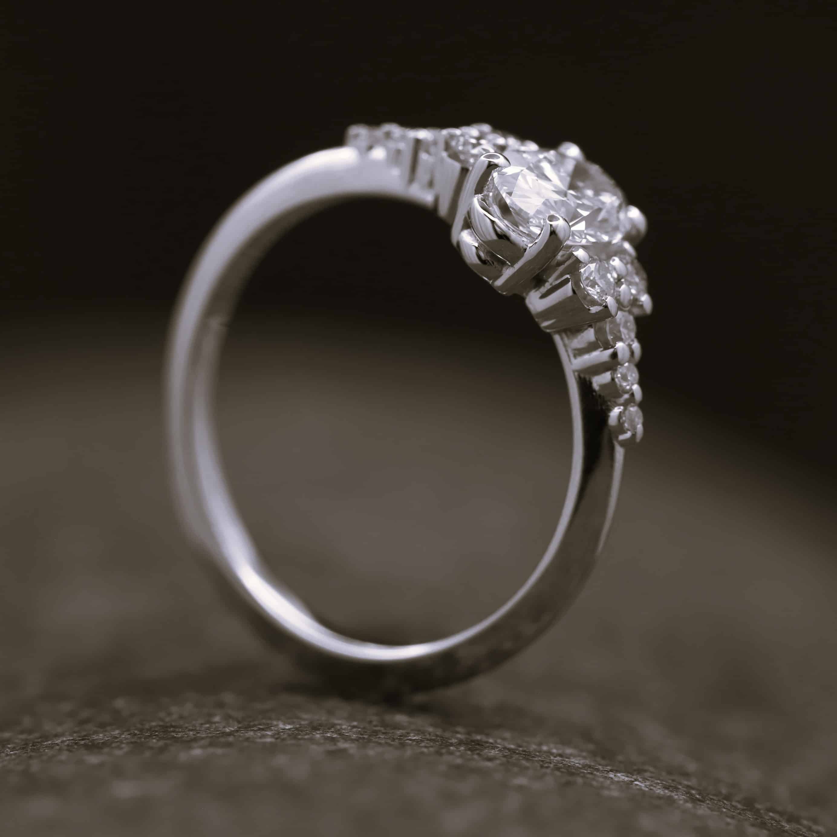 Verlobungsring 585er Weißgold mit 0,74ct synthetischen Ovalem Diamanten – Bild 6