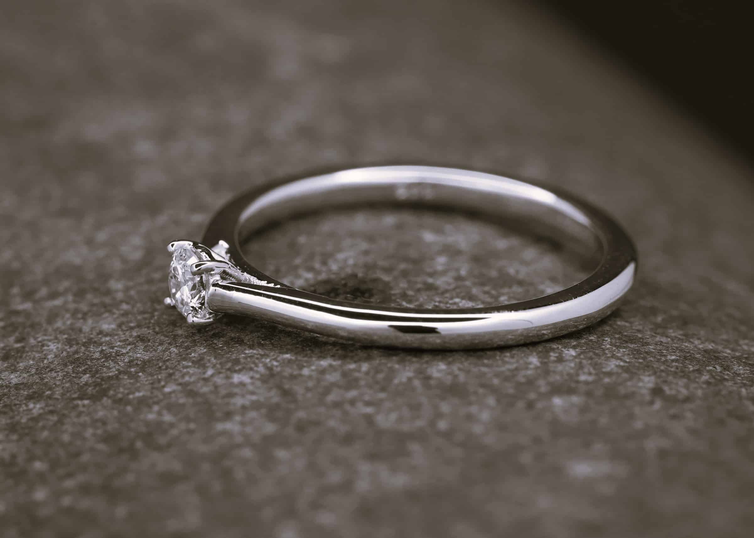Verlobungsring 585er Weißgold mit 0,157ct synthetischem Diamanten im Brillantschliff – Bild 10