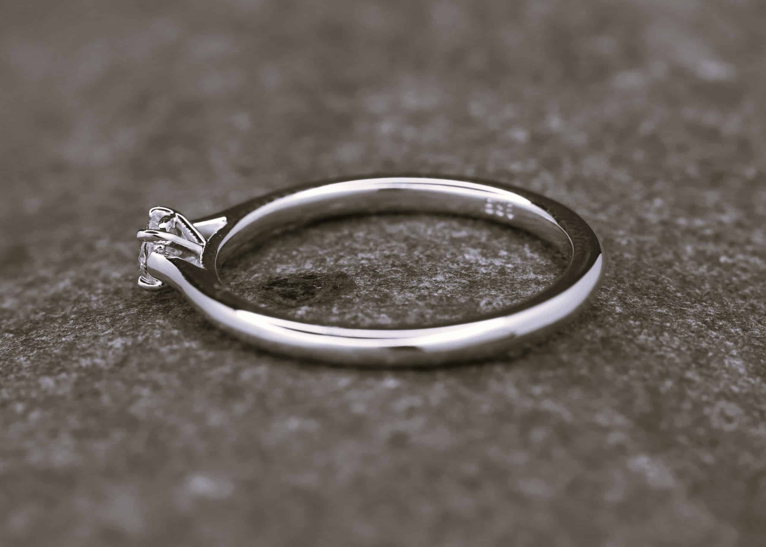 Verlobungsring 585er Weißgold mit 0,157ct synthetischem Diamanten im Brillantschliff – Bild 9