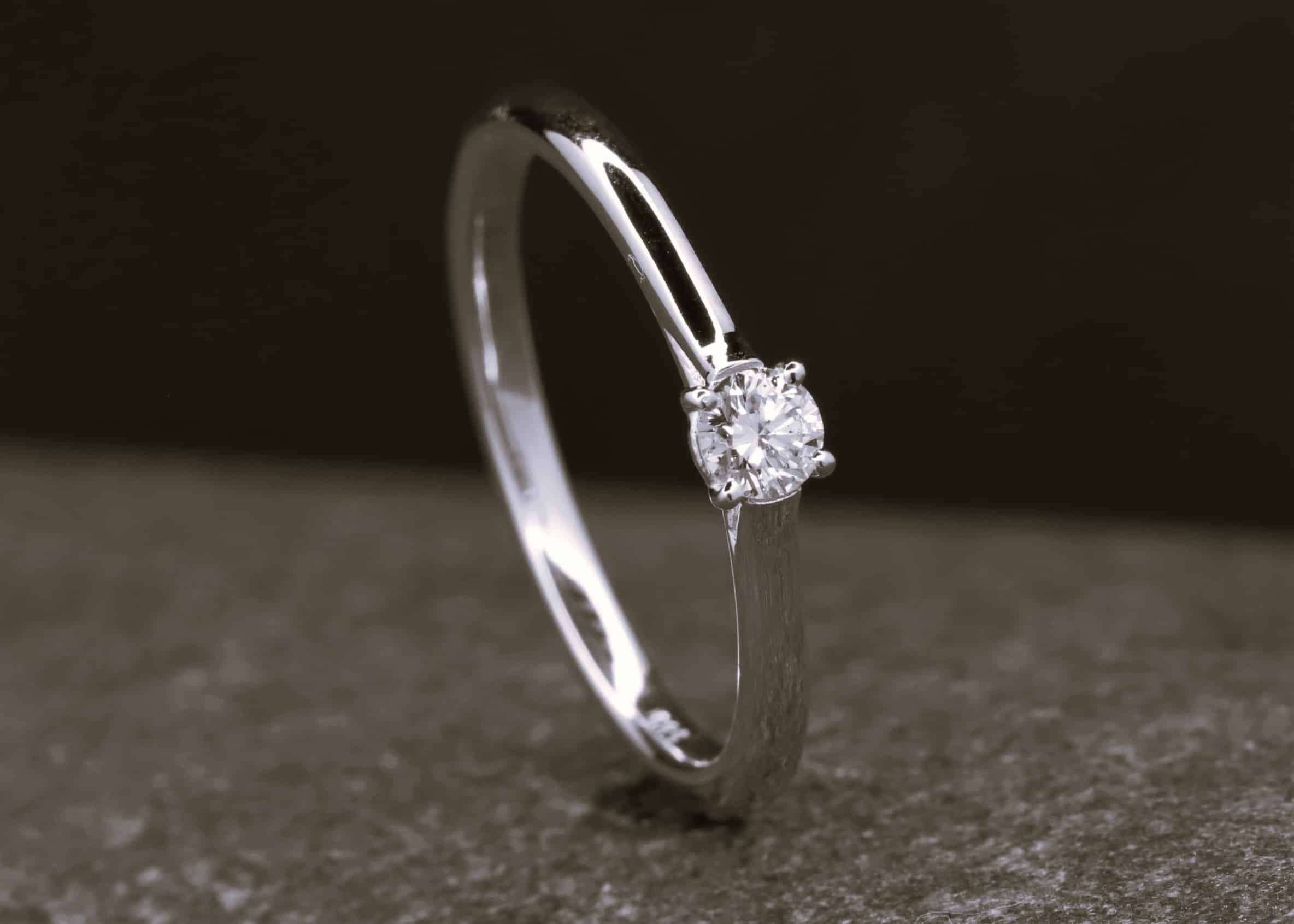 Verlobungsring 585er Weißgold mit 0,157ct synthetischem Diamanten im Brillantschliff – Bild 2