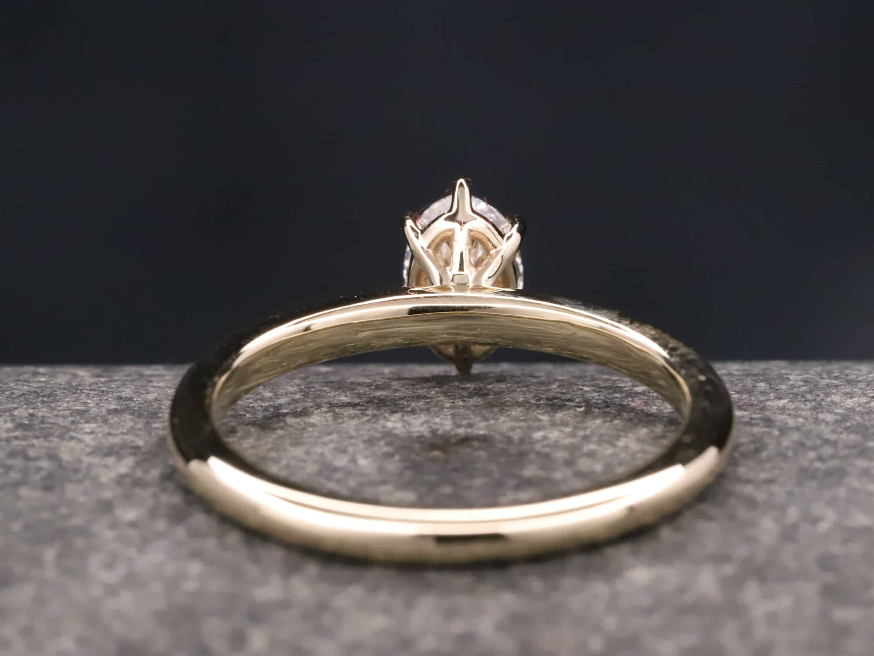 Verlobungsring 585er Gelbgold mit 0,35ct synthetischem Diamanten in Ovalem Schliff – Bild 4