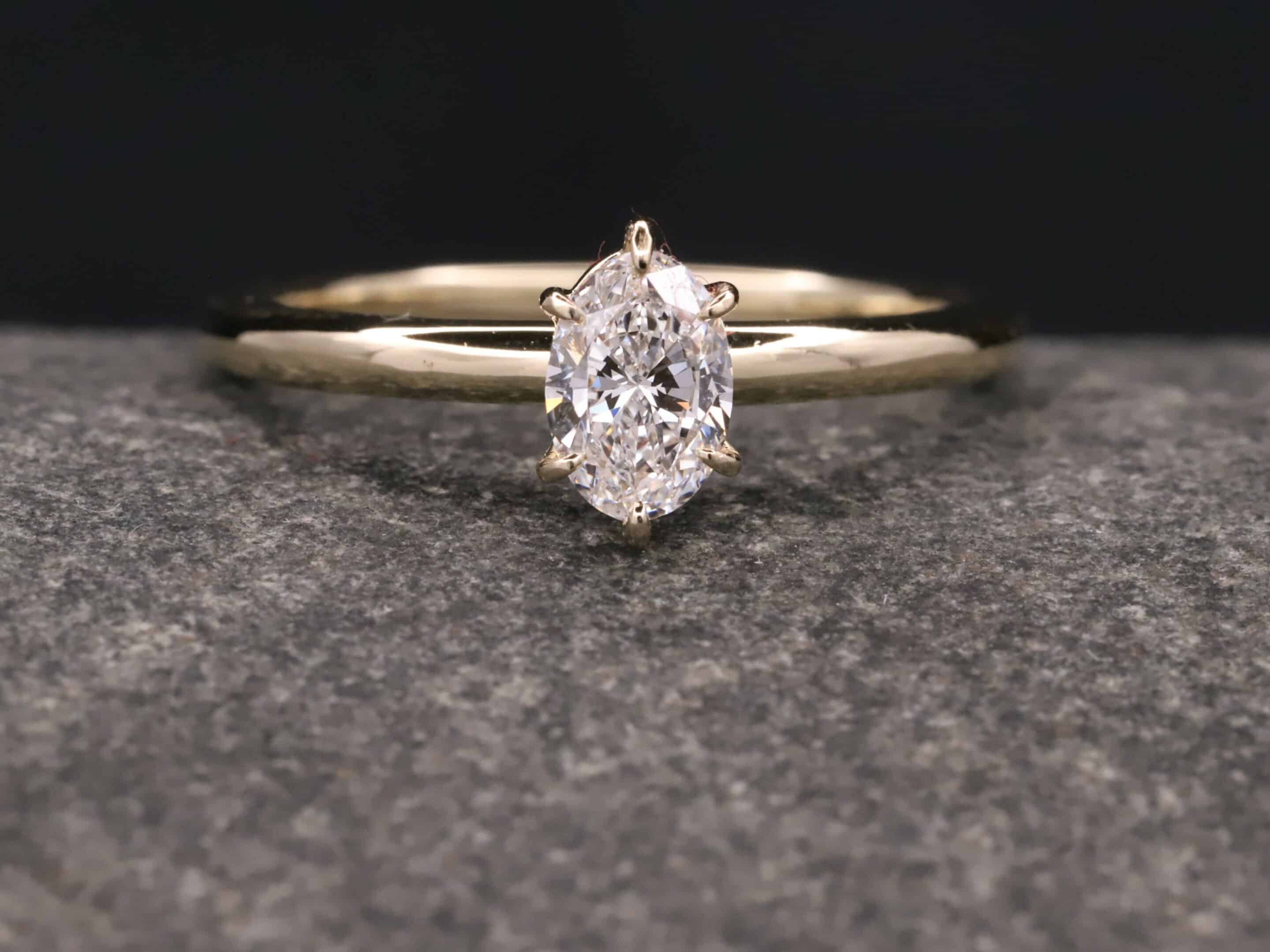Verlobungsring 585er Gelbgold mit 0,35ct synthetischem Diamanten in Ovalem Schliff
