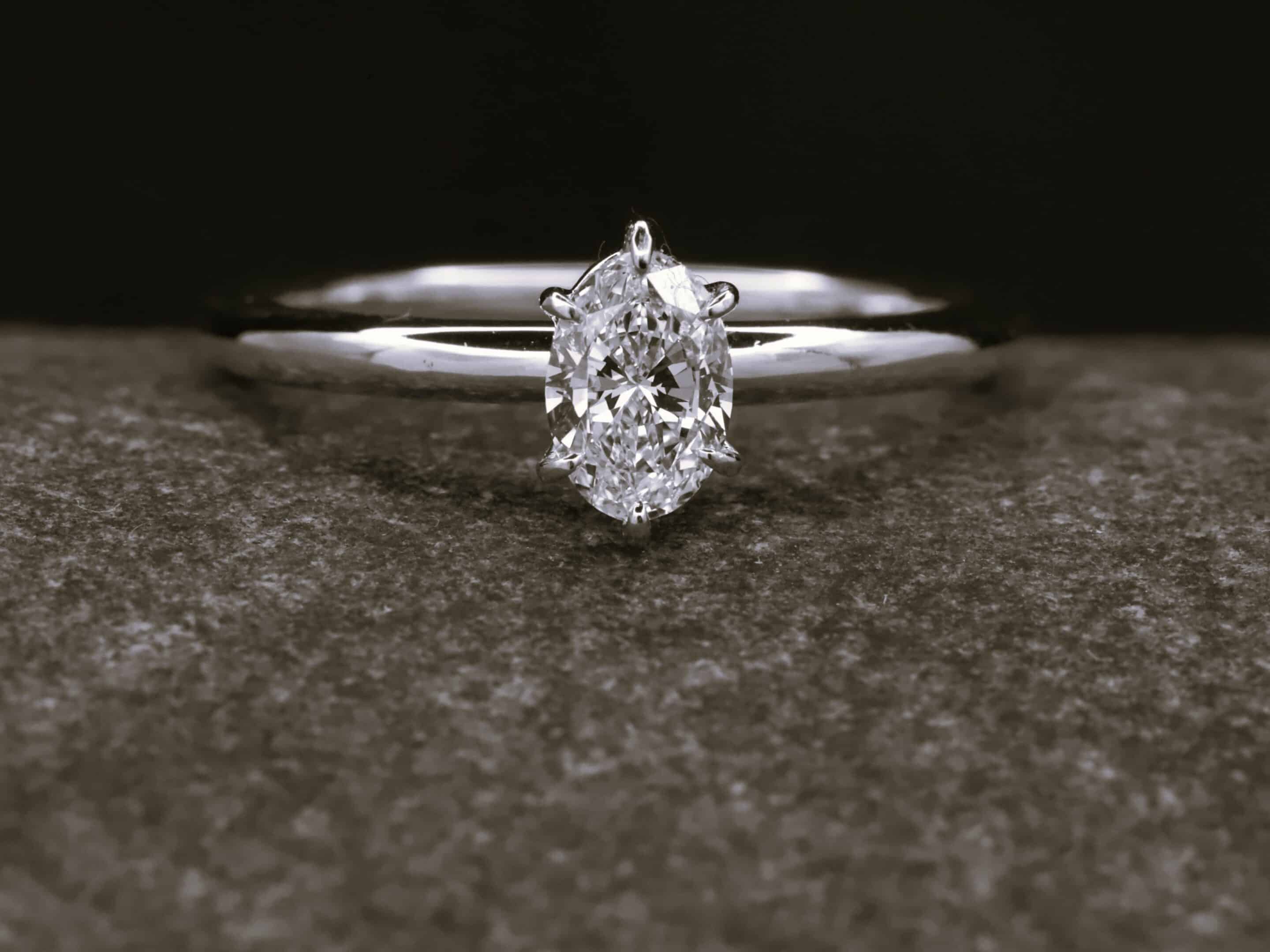 Verlobungsring 585er Weißgold mit 0,35ct synthetischem Diamanten in Ovalem Schliff – Bild 5