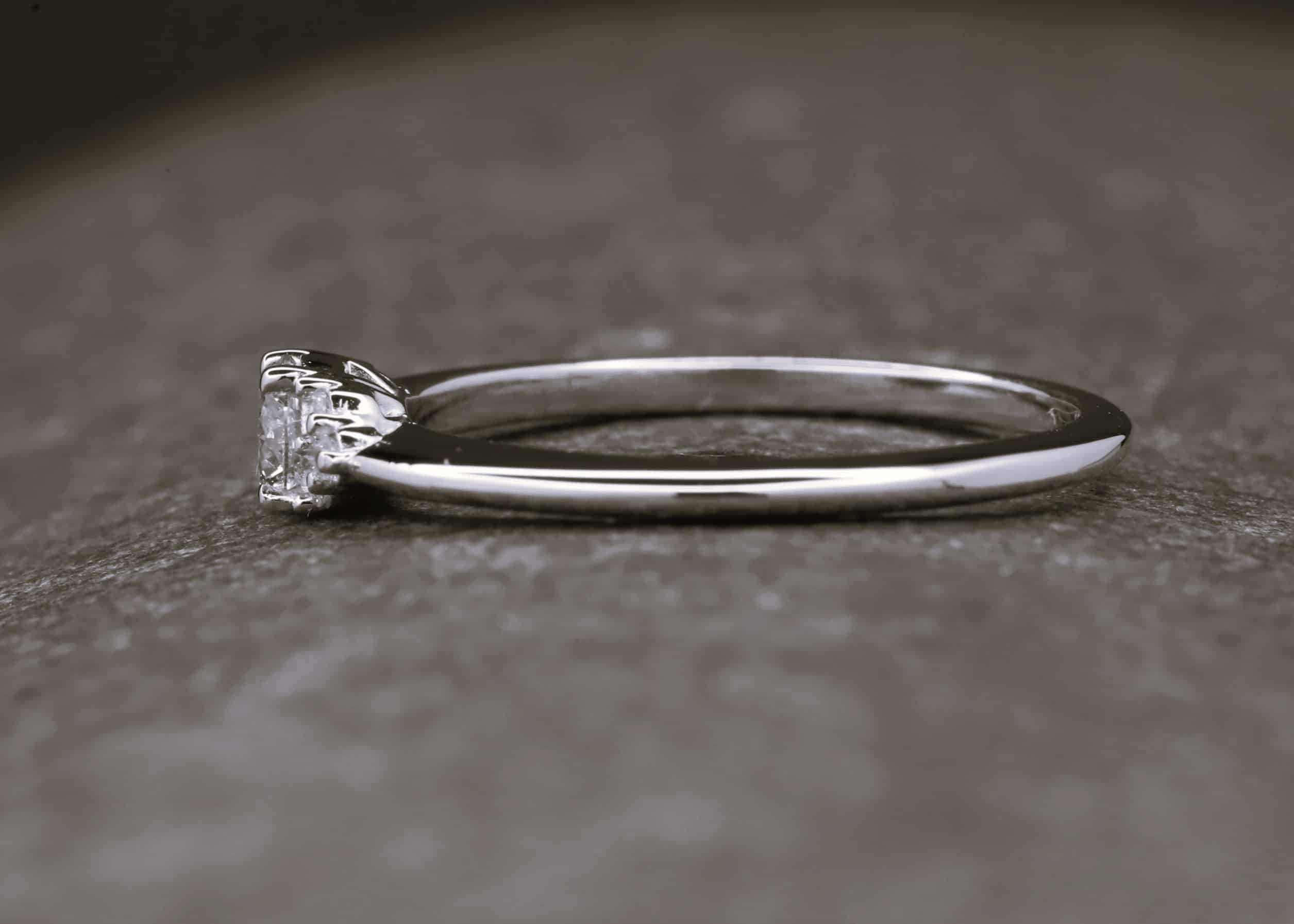 Verlobungsring 585er Weißgold mit 0,298ct synthetischen Diamanten im Brillantschliff – Bild 7