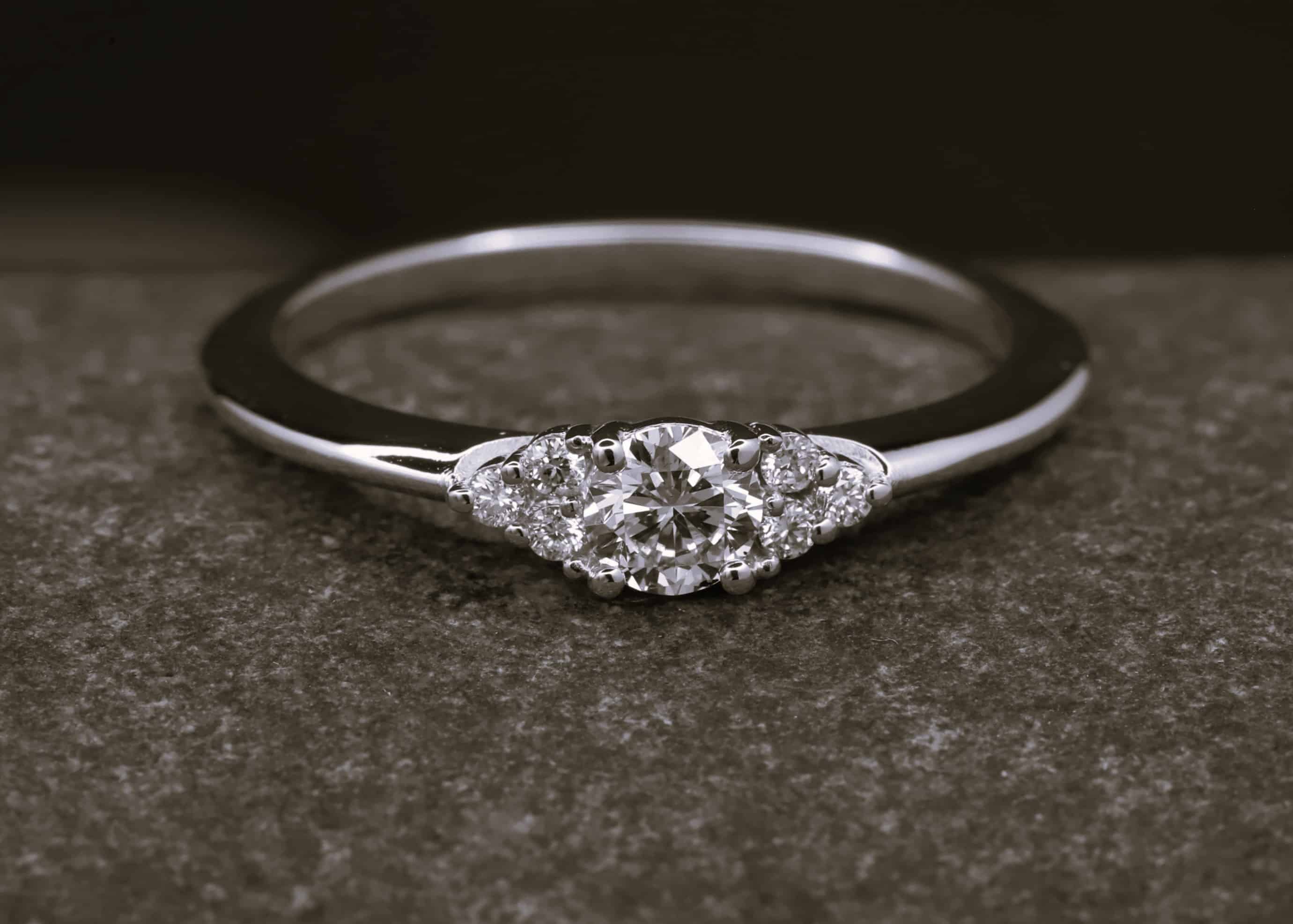 Verlobungsring 585er Weißgold mit 0,298ct synthetischen Diamanten im Brillantschliff – Bild 4