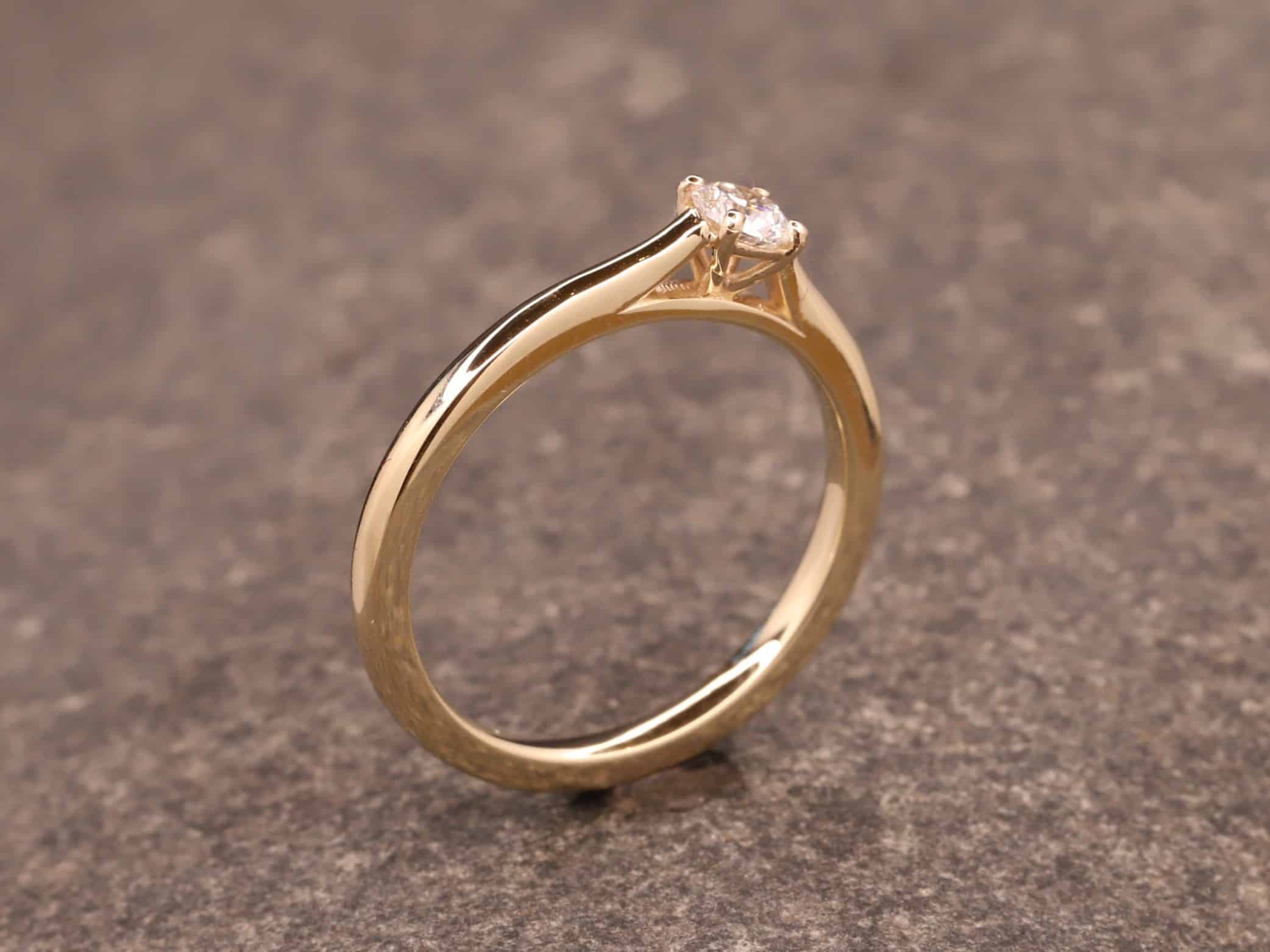 Verlobungsring 585er Gelbgold mit 0,157ct synthetischem Diamanten im Brillantschliff – Bild 5