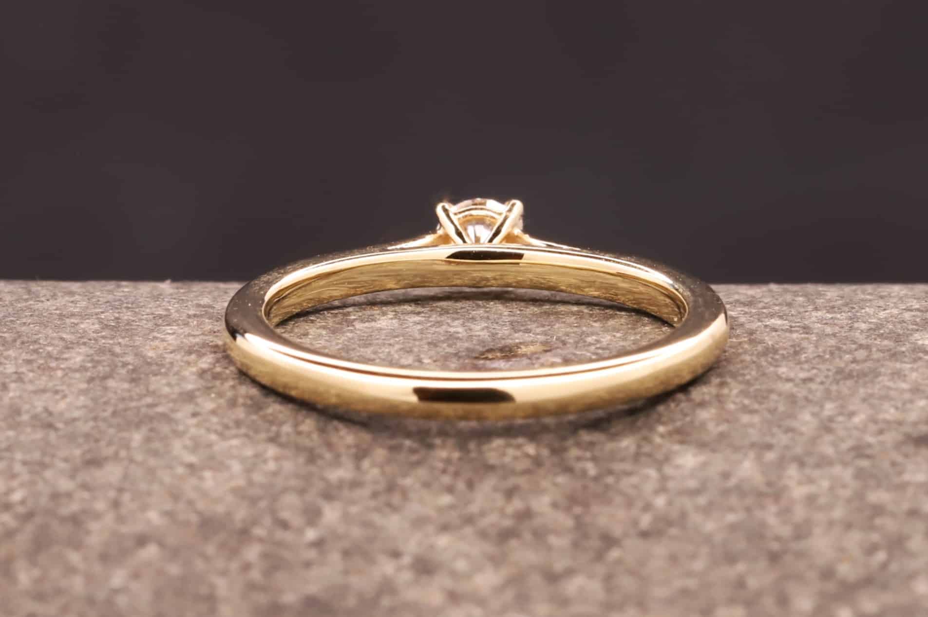 Verlobungsring 585er Gelbgold mit 0,157ct synthetischem Diamanten im Brillantschliff – Bild 6