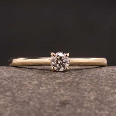 Verlobungsring 585er Gelbgold mit 0,157ct synthetischem Diamanten im Brillantschliff