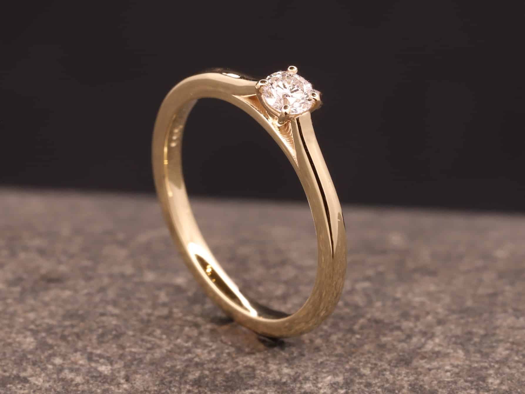Verlobungsring 585er Gelbgold mit 0,157ct synthetischem Diamanten im Brillantschliff – Bild 3