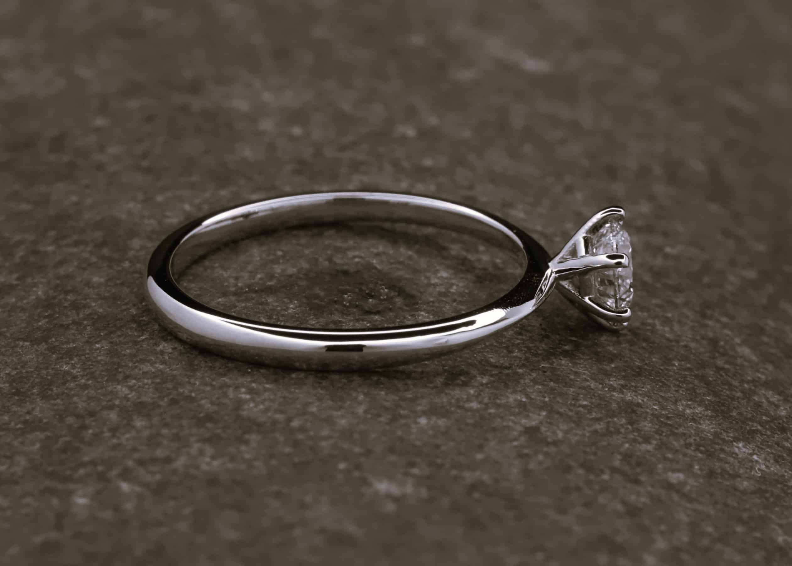 Verlobungsring 585er Weißgold mit 0,57ct synthetischem Diamanten im Brillantschliff – Bild 5