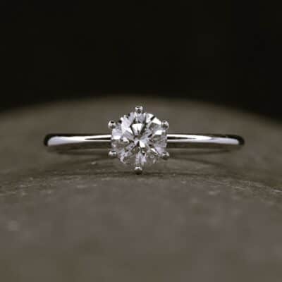 Verlobungsring 585er Weißgold mit 0,57ct synthetischem Diamanten im Brillantschliff