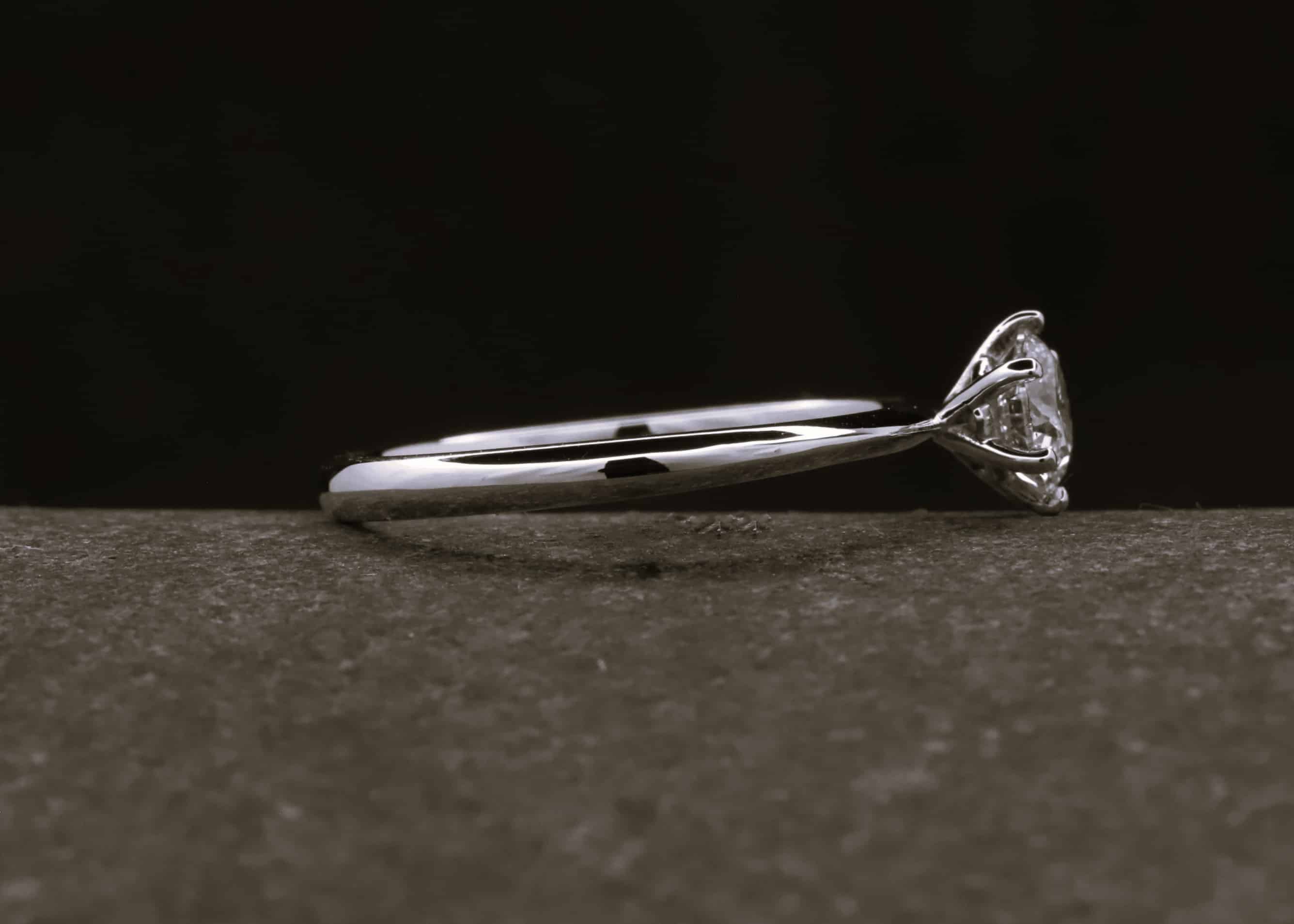 Verlobungsring 585er Weißgold mit 0,57ct synthetischem Diamanten im Brillantschliff – Bild 7