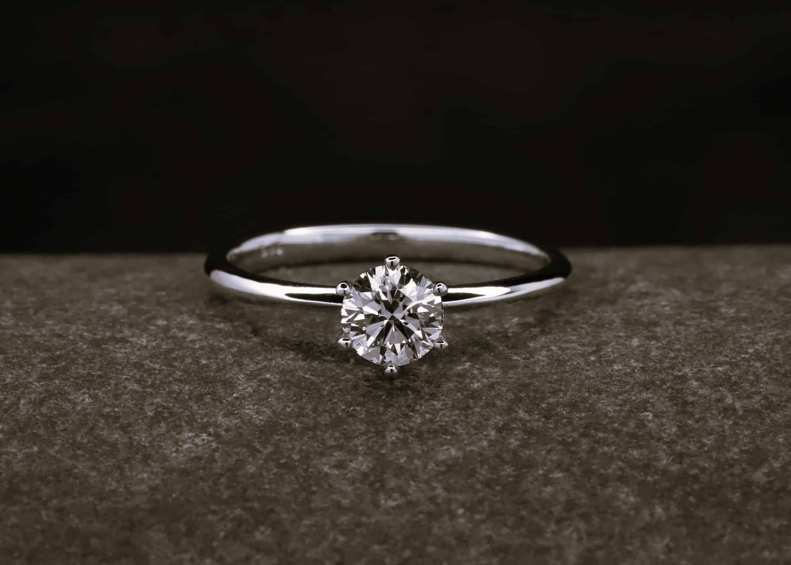 Verlobungsring 585er Weißgold mit 0,57ct synthetischem Diamanten im Brillantschliff – Bild 6