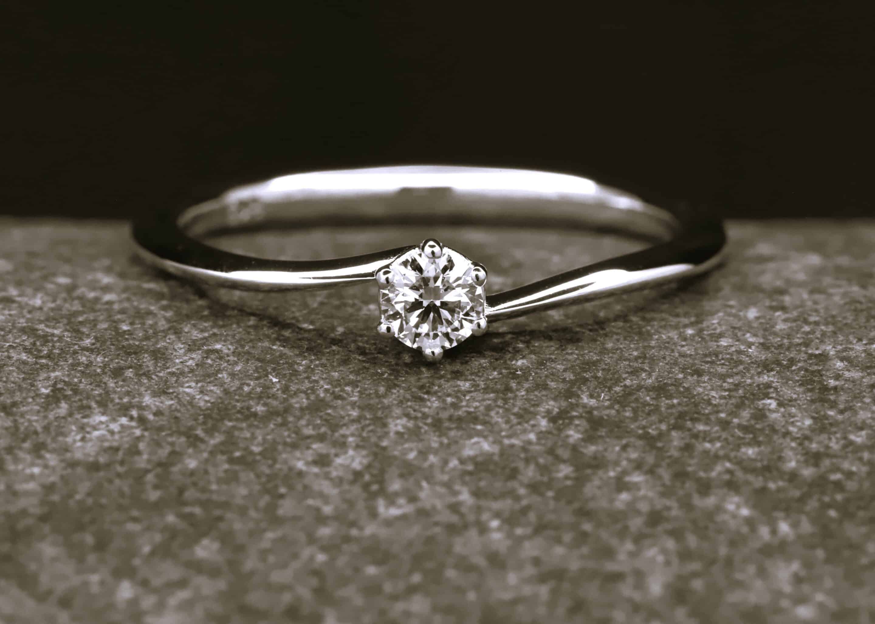 Verlobungsring 585er Weißgold mit 0,18ct synthetischem Diamanten im Brillantschliff – Bild 8