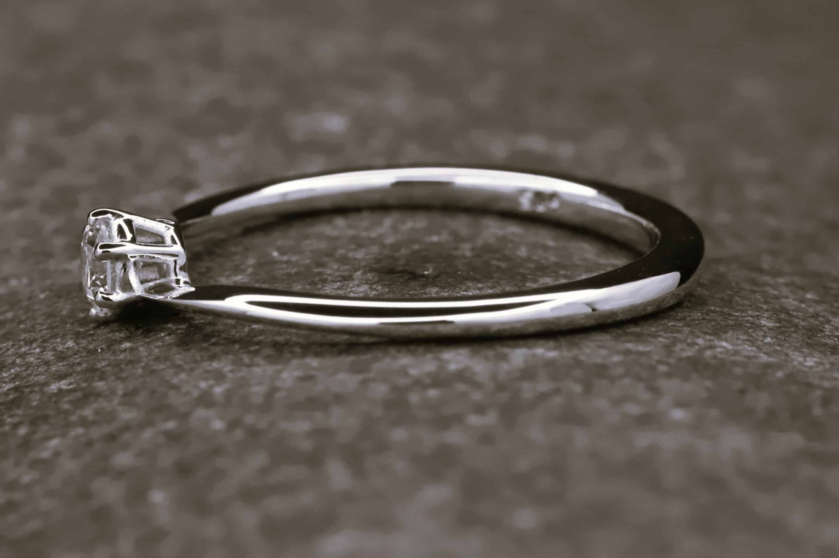 Verlobungsring 585er Weißgold mit 0,18ct synthetischem Diamanten im Brillantschliff – Bild 5