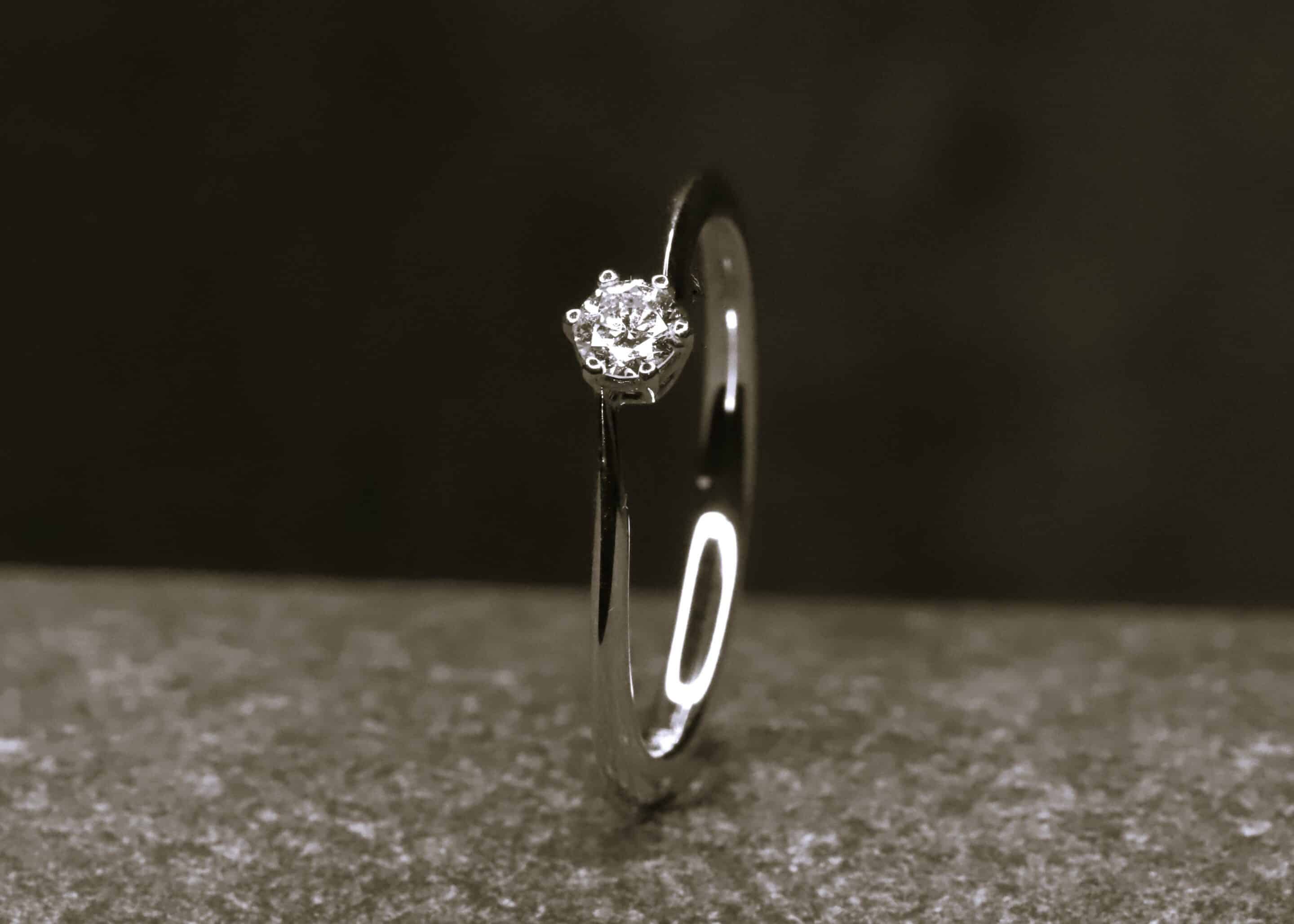 Verlobungsring 585er Weißgold mit 0,18ct synthetischem Diamanten im Brillantschliff – Bild 2