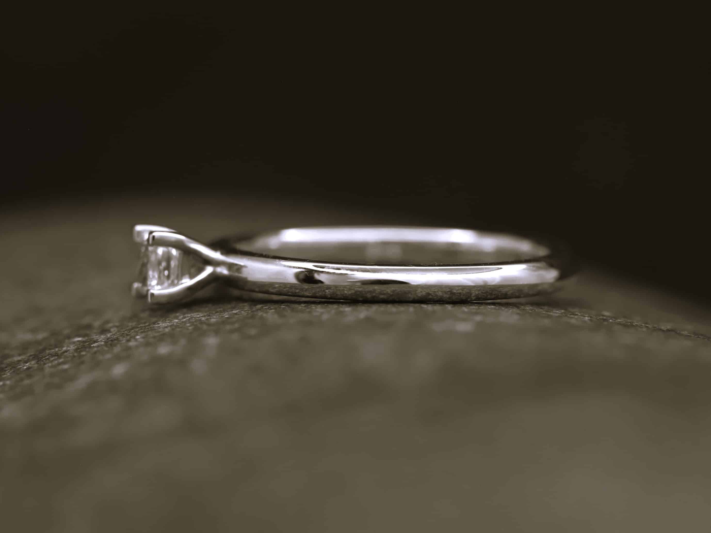 Verlobungsring 585er Weißgold mit 0,21ct synthetischem Diamanten im Princess Schliff – Bild 3