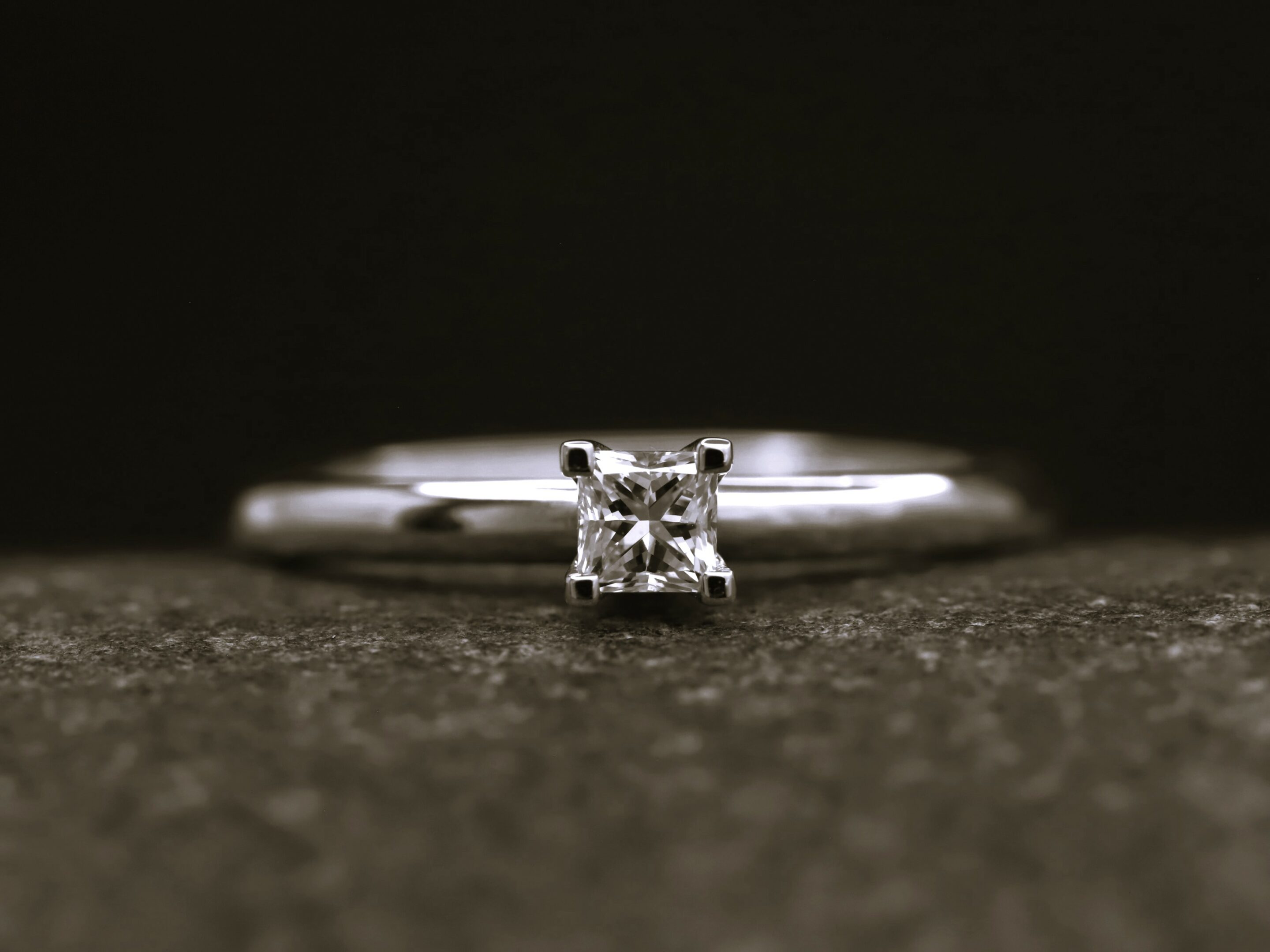 Verlobungsring 585er Weißgold mit 0,21ct synthetischem Diamanten im Princess Schliff