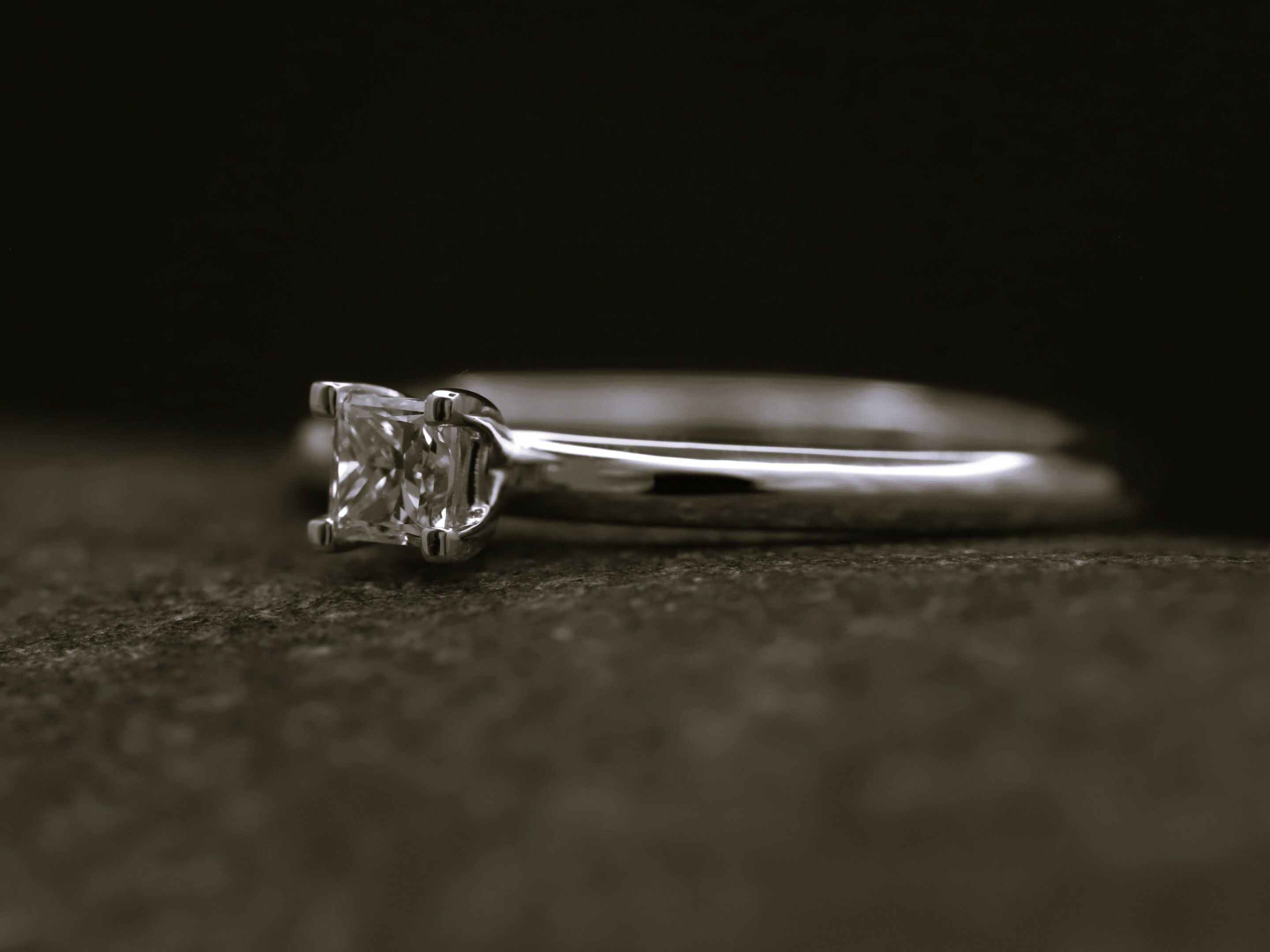 Verlobungsring 585er Weißgold mit 0,21ct synthetischem Diamanten im Princess Schliff – Bild 4