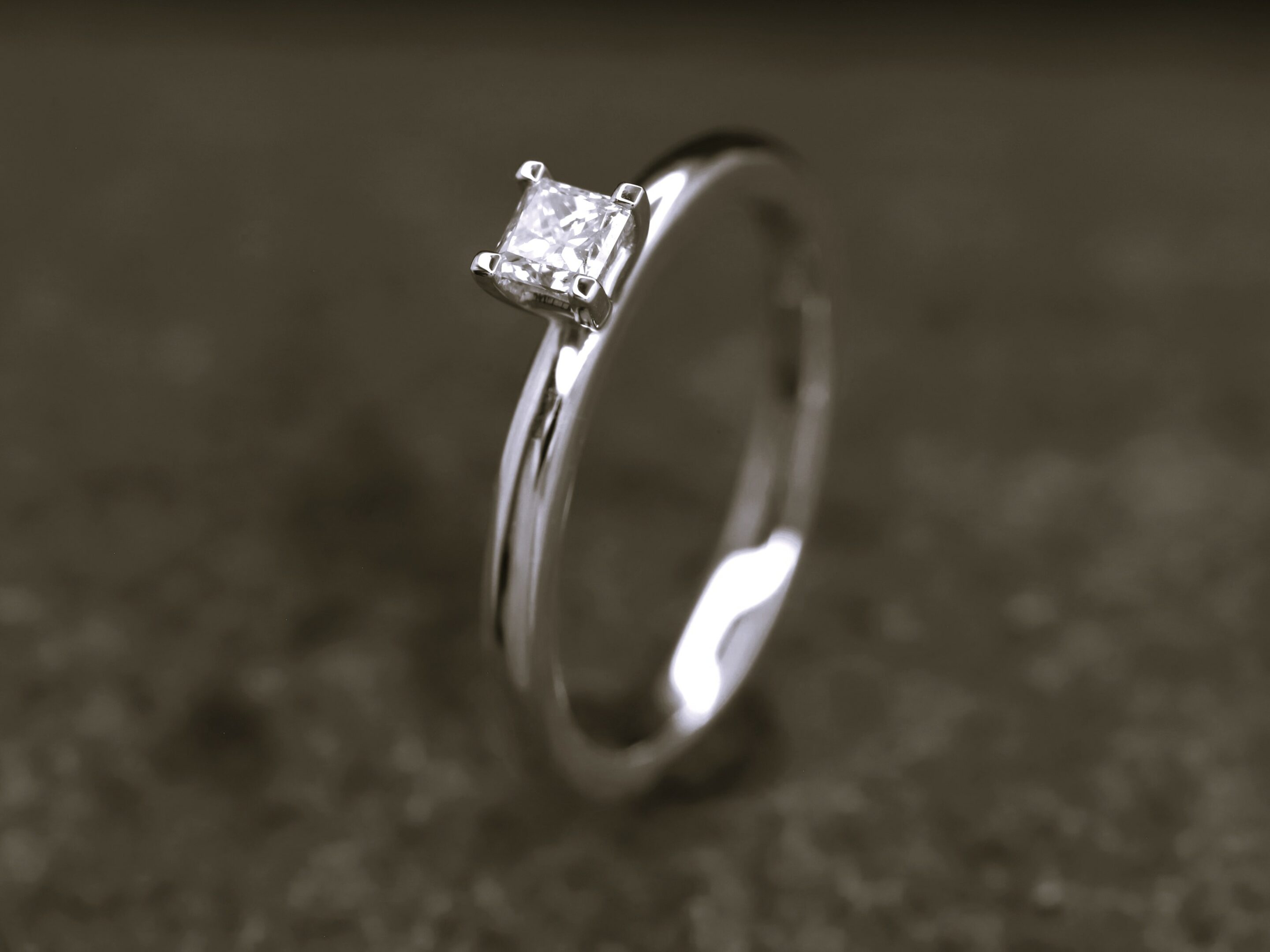 Verlobungsring 585er Weißgold mit 0,21ct synthetischem Diamanten im Princess Schliff – Bild 2