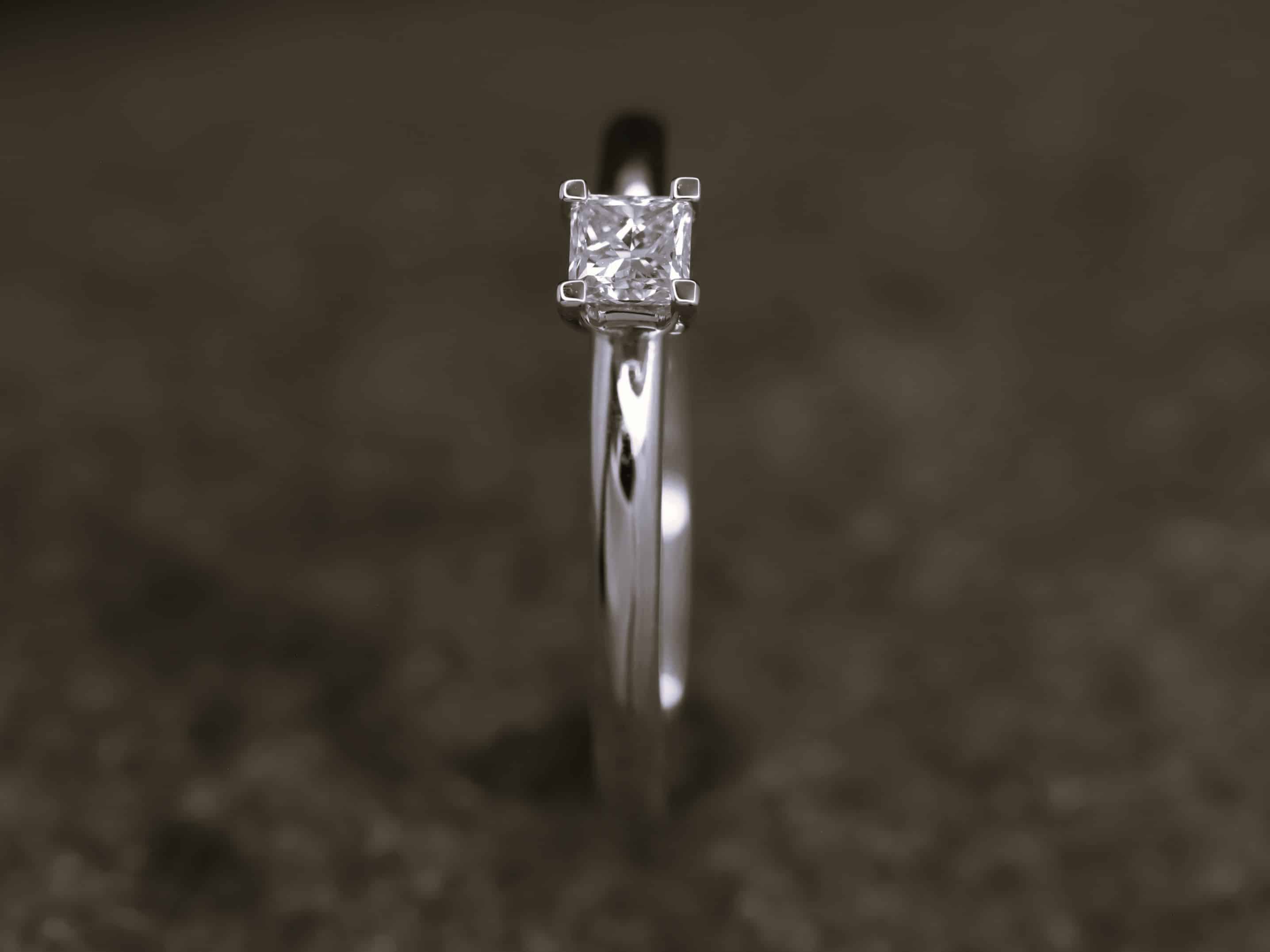 Verlobungsring 585er Weißgold mit 0,21ct synthetischem Diamanten im Princess Schliff – Bild 12