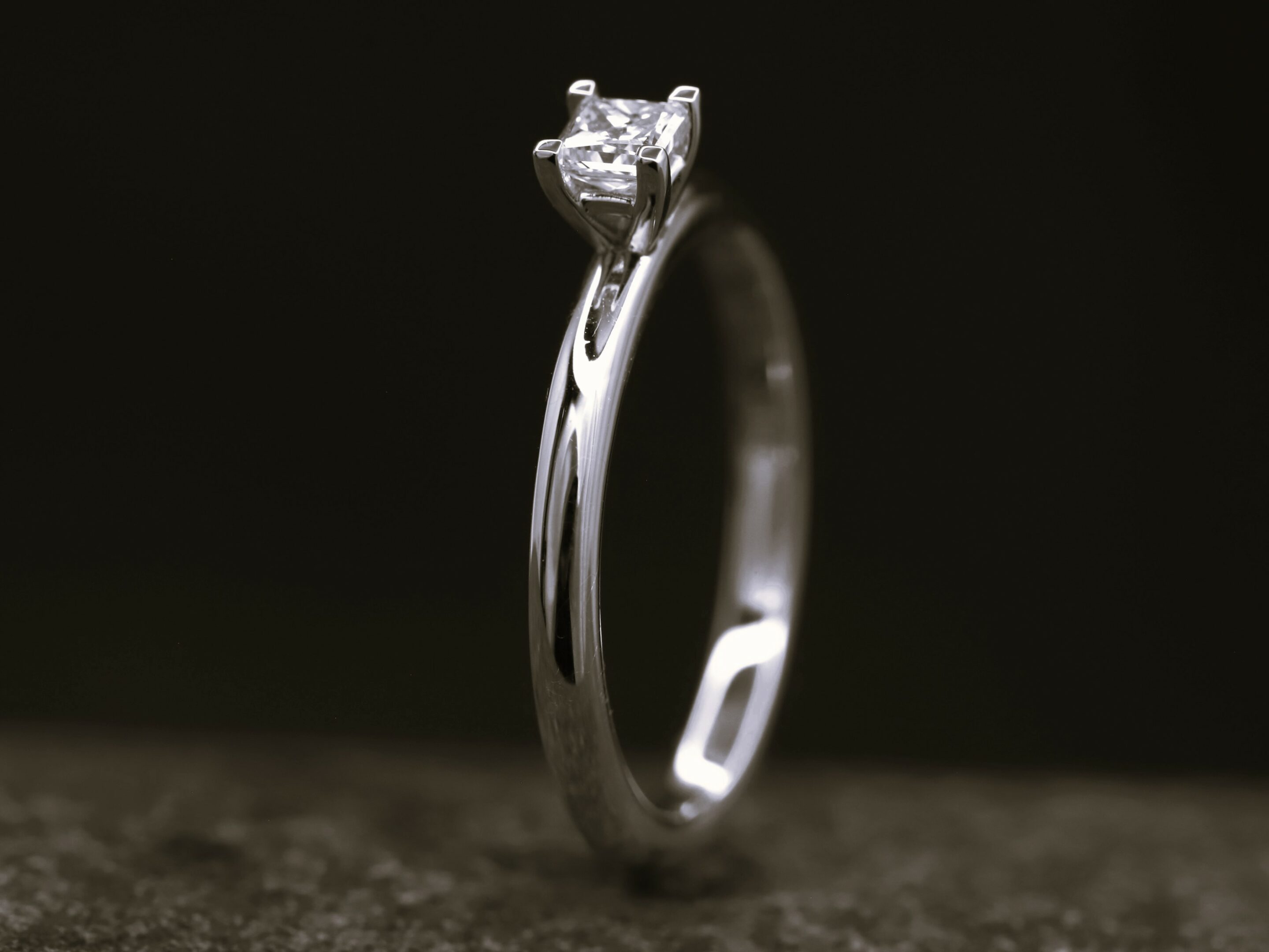 Verlobungsring 585er Weißgold mit 0,21ct synthetischem Diamanten im Princess Schliff – Bild 9
