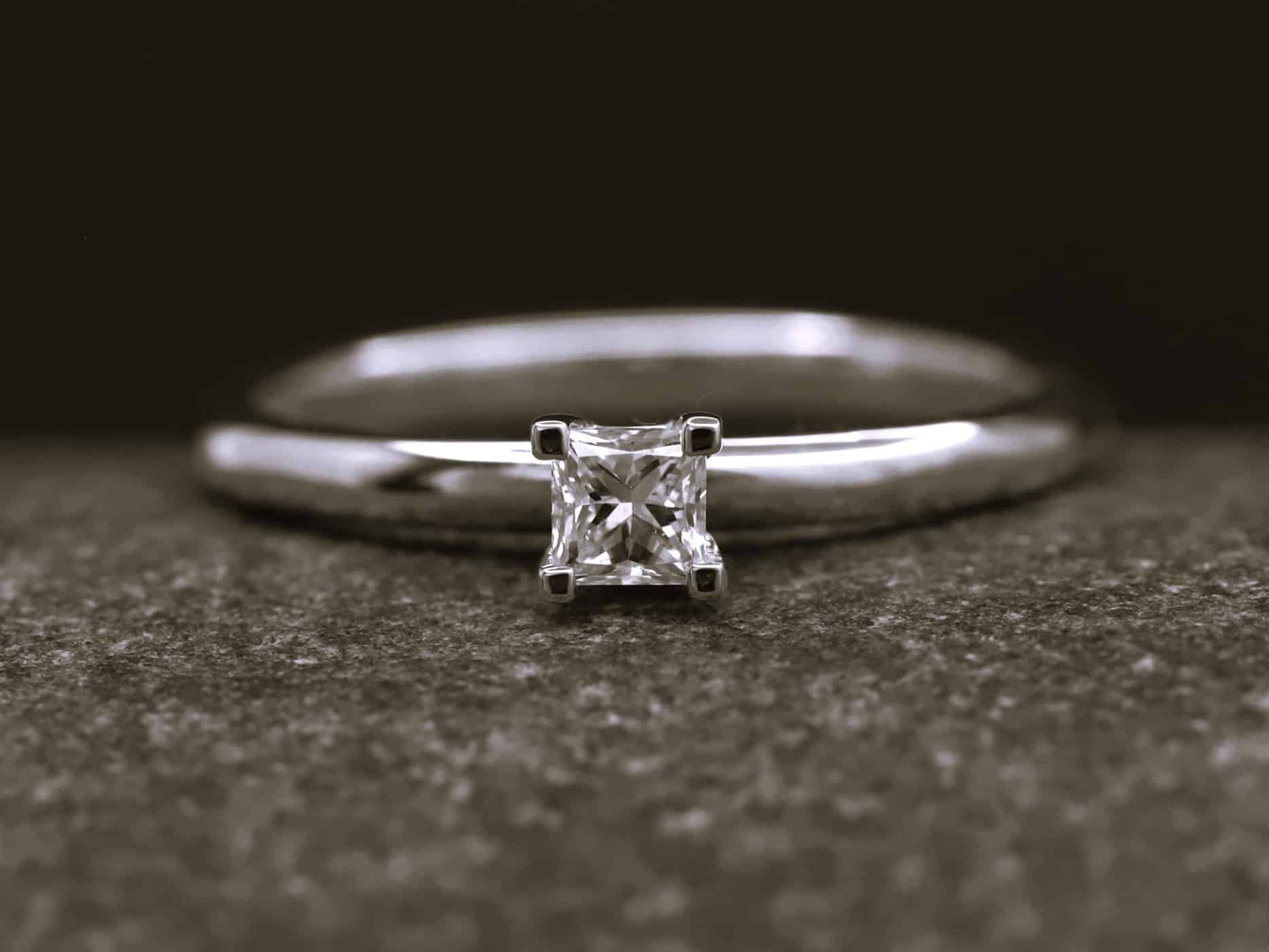 Verlobungsring 585er Weißgold mit 0,21ct synthetischem Diamanten im Princess Schliff – Bild 6