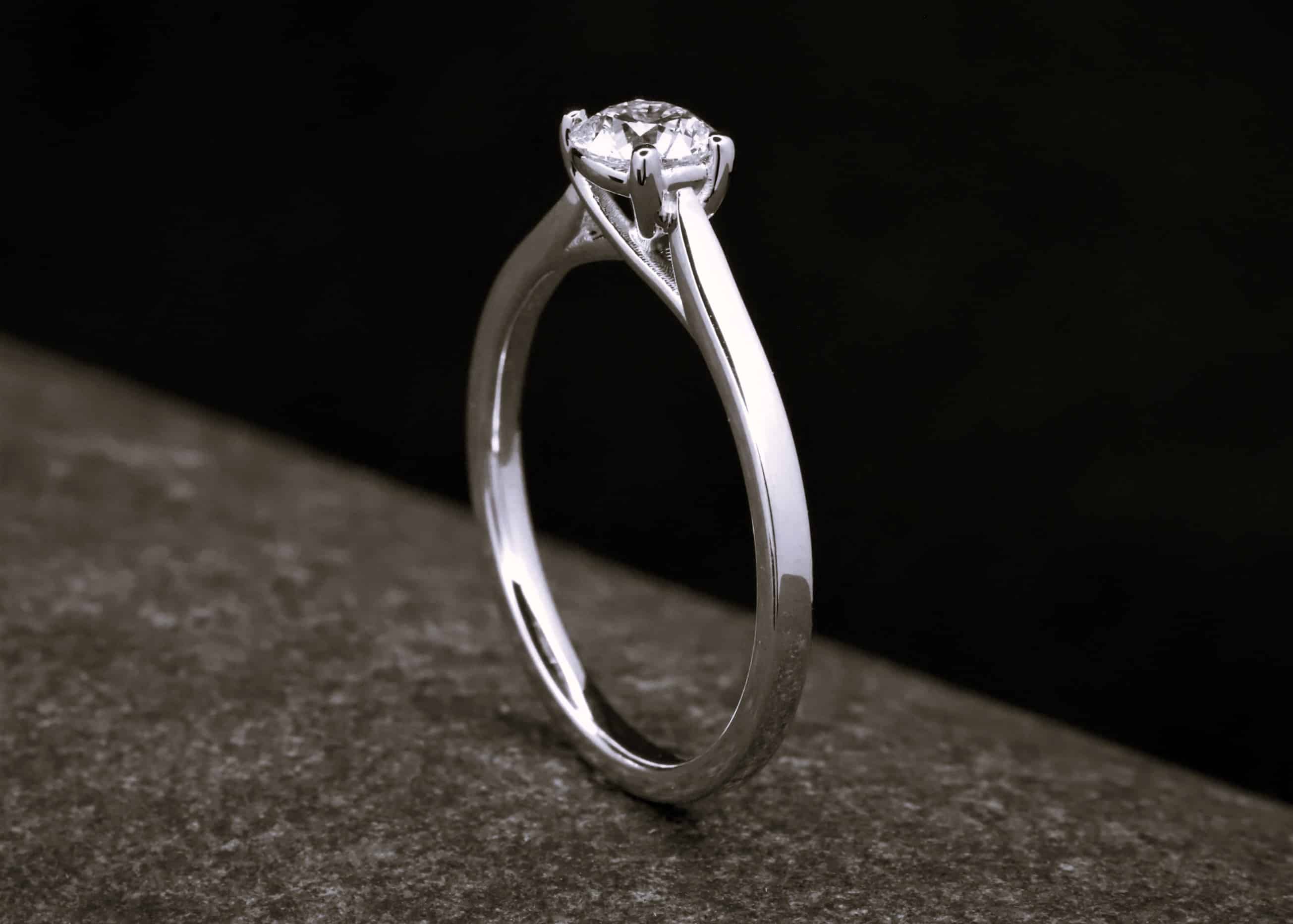 Verlobungsring 585er Weißgold mit 0,45ct synthetischem Brillanten – Bild 2