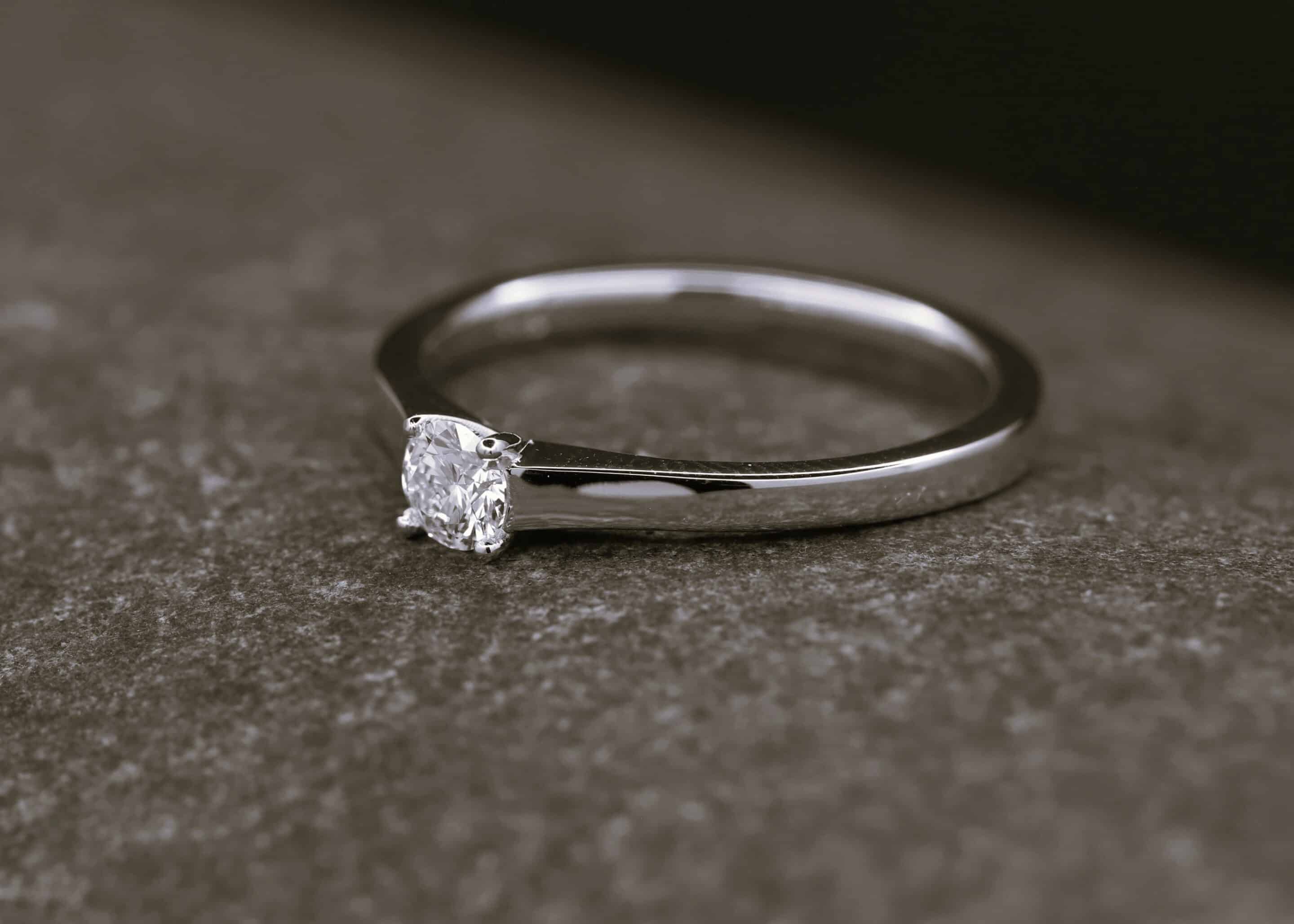 Verlobungsring 585er Weißgold mit 0,215ct synthetischem Diamanten im Brillantschliff – Bild 3
