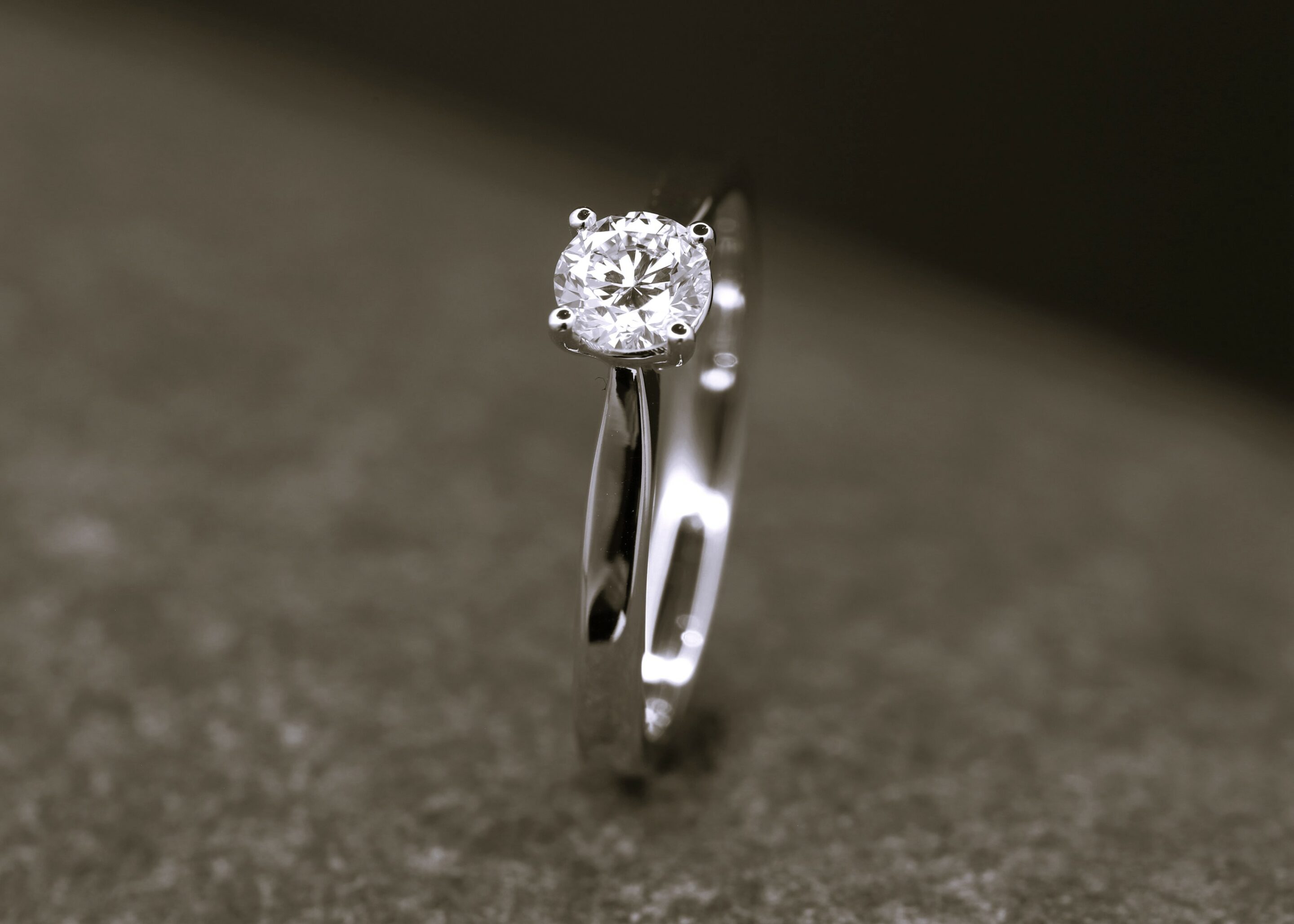 Verlobungsring 585er Weißgold mit 0,391ct synthetischem Diamanten im Brillantschliff – Bild 8