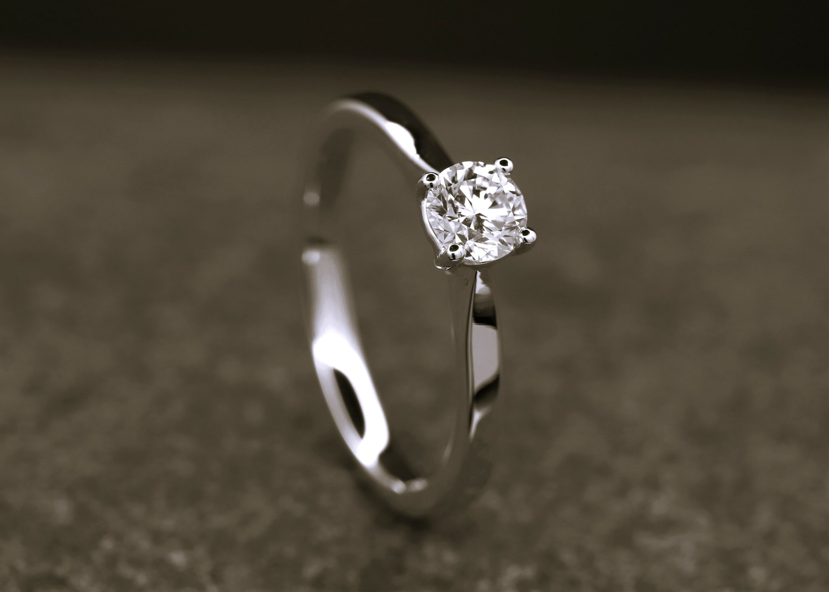 Verlobungsring 585er Weißgold mit 0,391ct synthetischem Diamanten im Brillantschliff – Bild 6